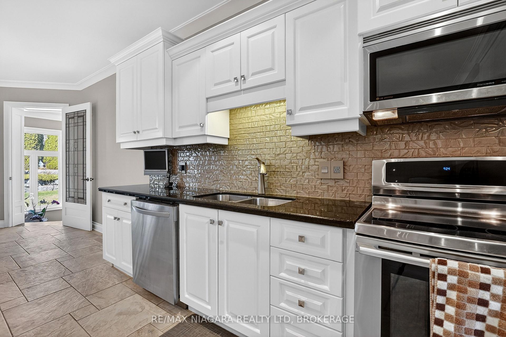 Photo 39 of 6775 Domenic Crescent, Niagara Falls, Stamford — HOMEH
