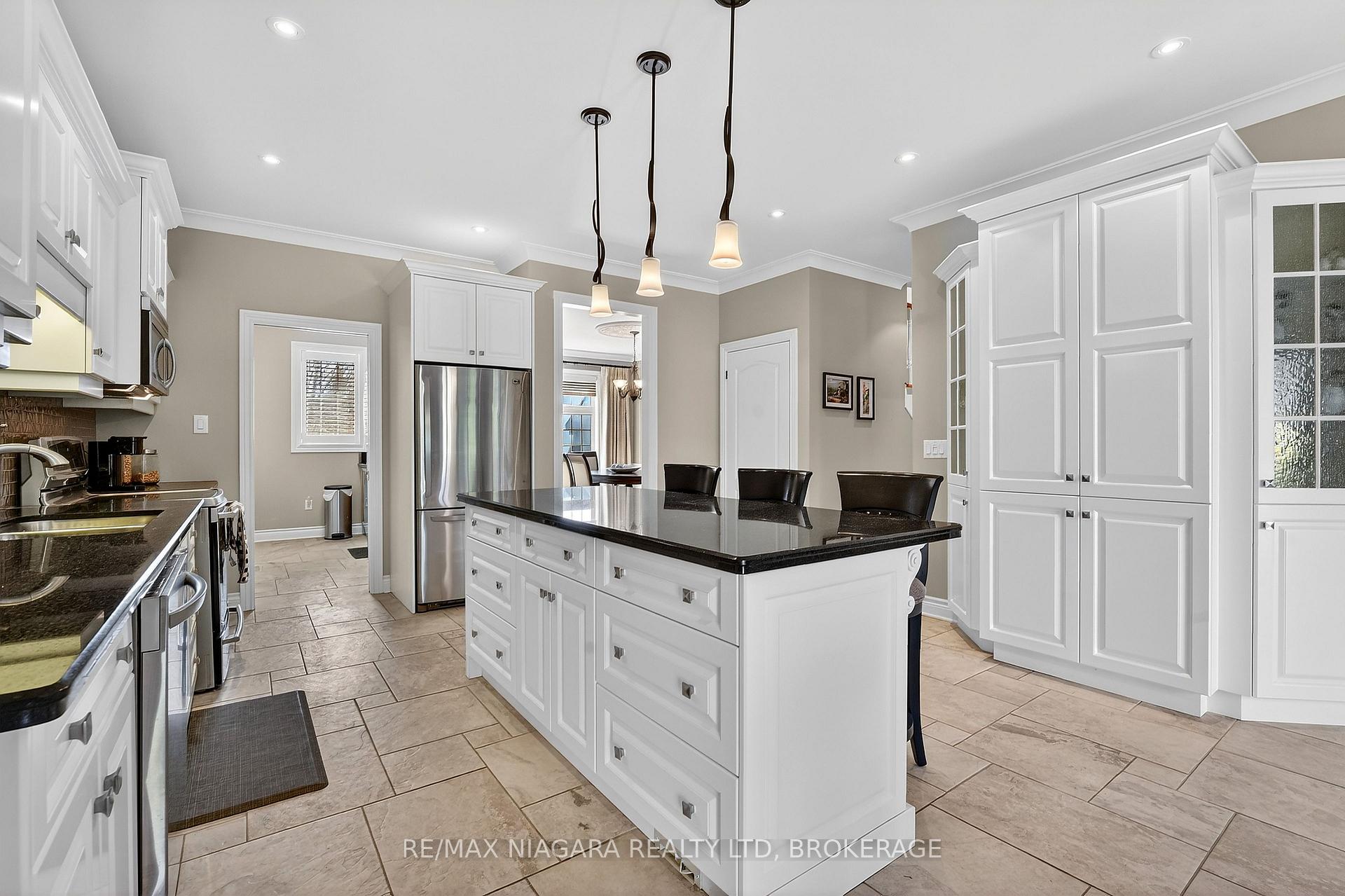 Photo 11 of 6775 Domenic Crescent, Niagara Falls, Stamford — HOMEH