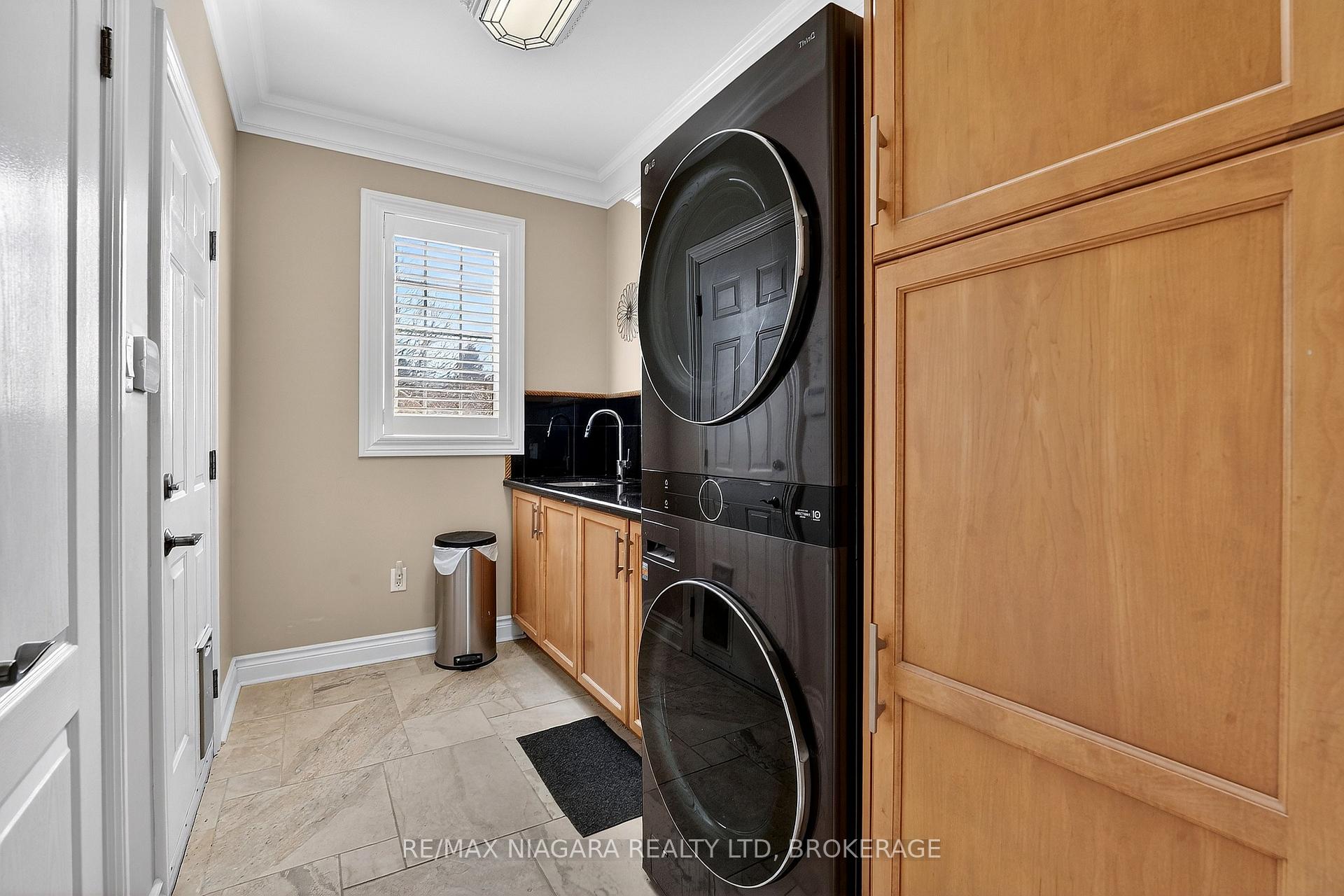 Photo 13 of 6775 Domenic Crescent, Niagara Falls, Stamford — HOMEH