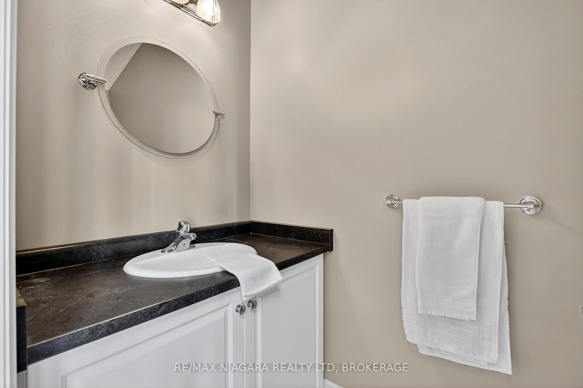 Photo 23 of 6775 Domenic Crescent, Niagara Falls, Stamford — HOMEH