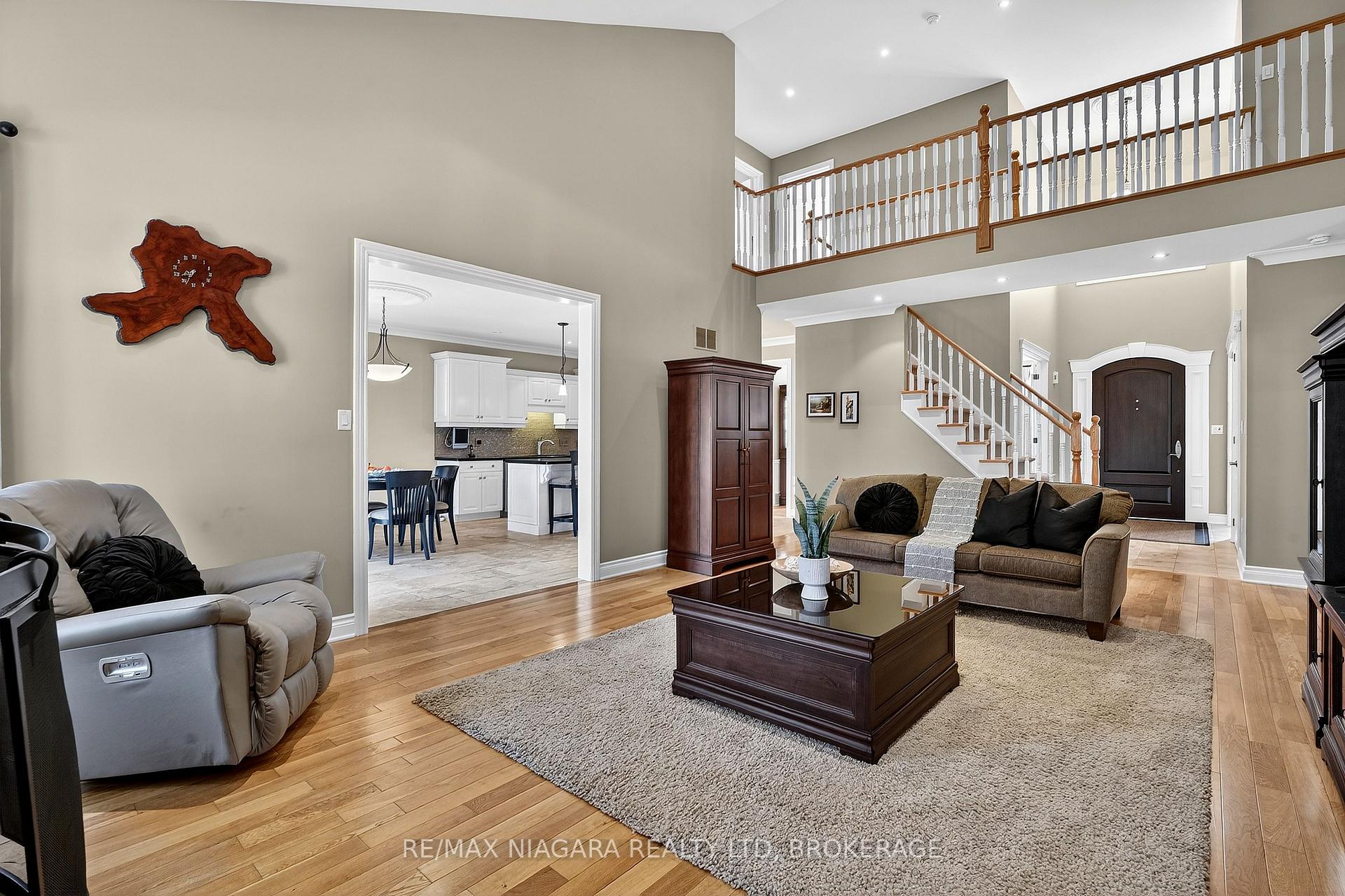 Photo 7 of 6775 Domenic Crescent, Niagara Falls, Stamford — HOMEH