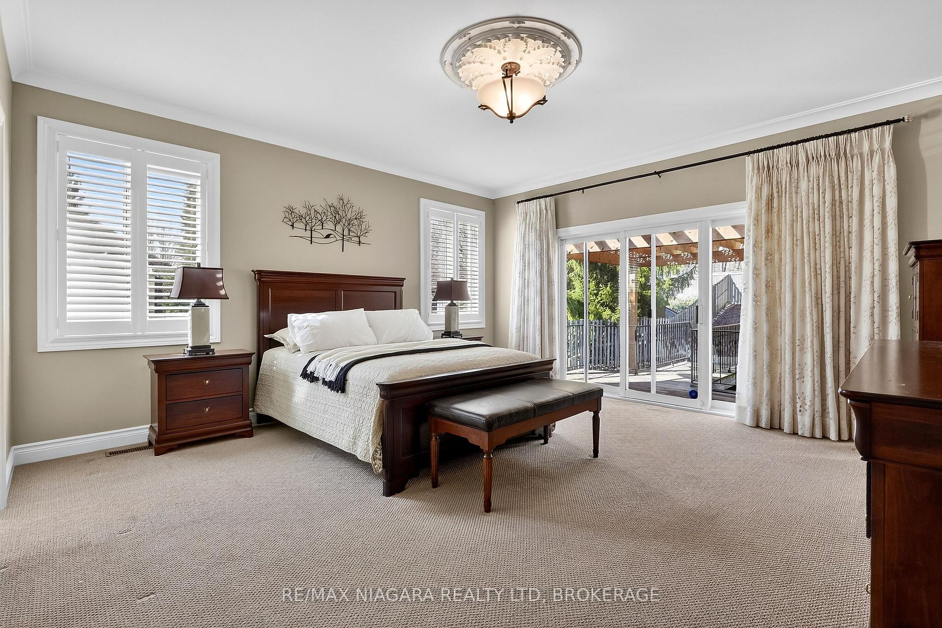 Photo 17 of 6775 Domenic Crescent, Niagara Falls, Stamford — HOMEH