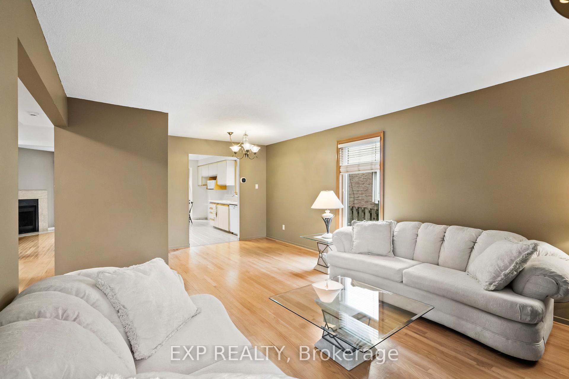 Photo 4 of 25 Lilac Avenue, Markham, Aileen-Willowbrook — HOMEH