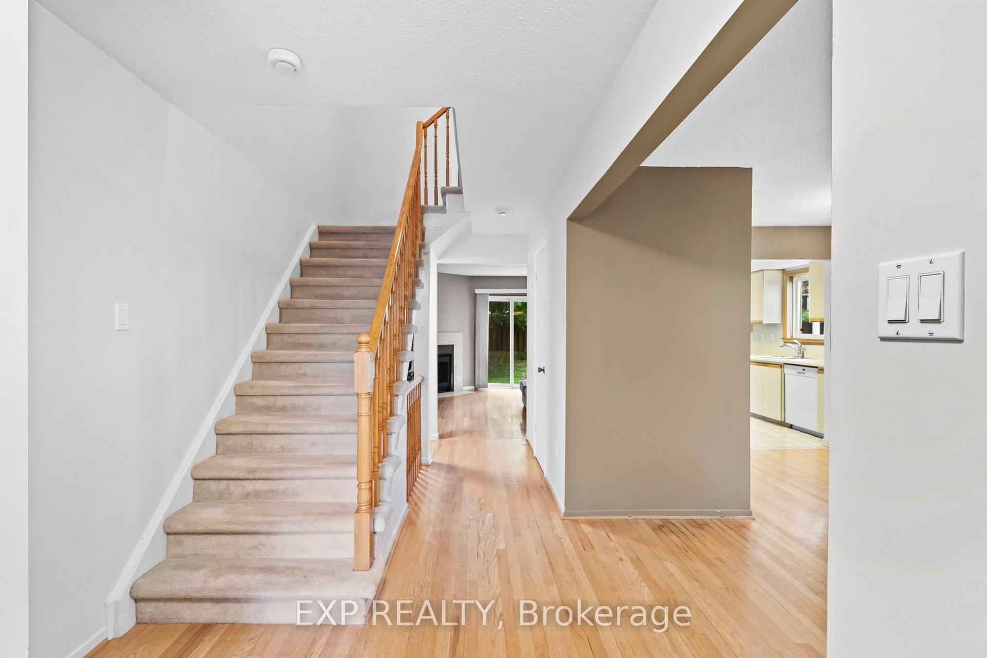 Photo 5 of 25 Lilac Avenue, Markham, Aileen-Willowbrook — HOMEH