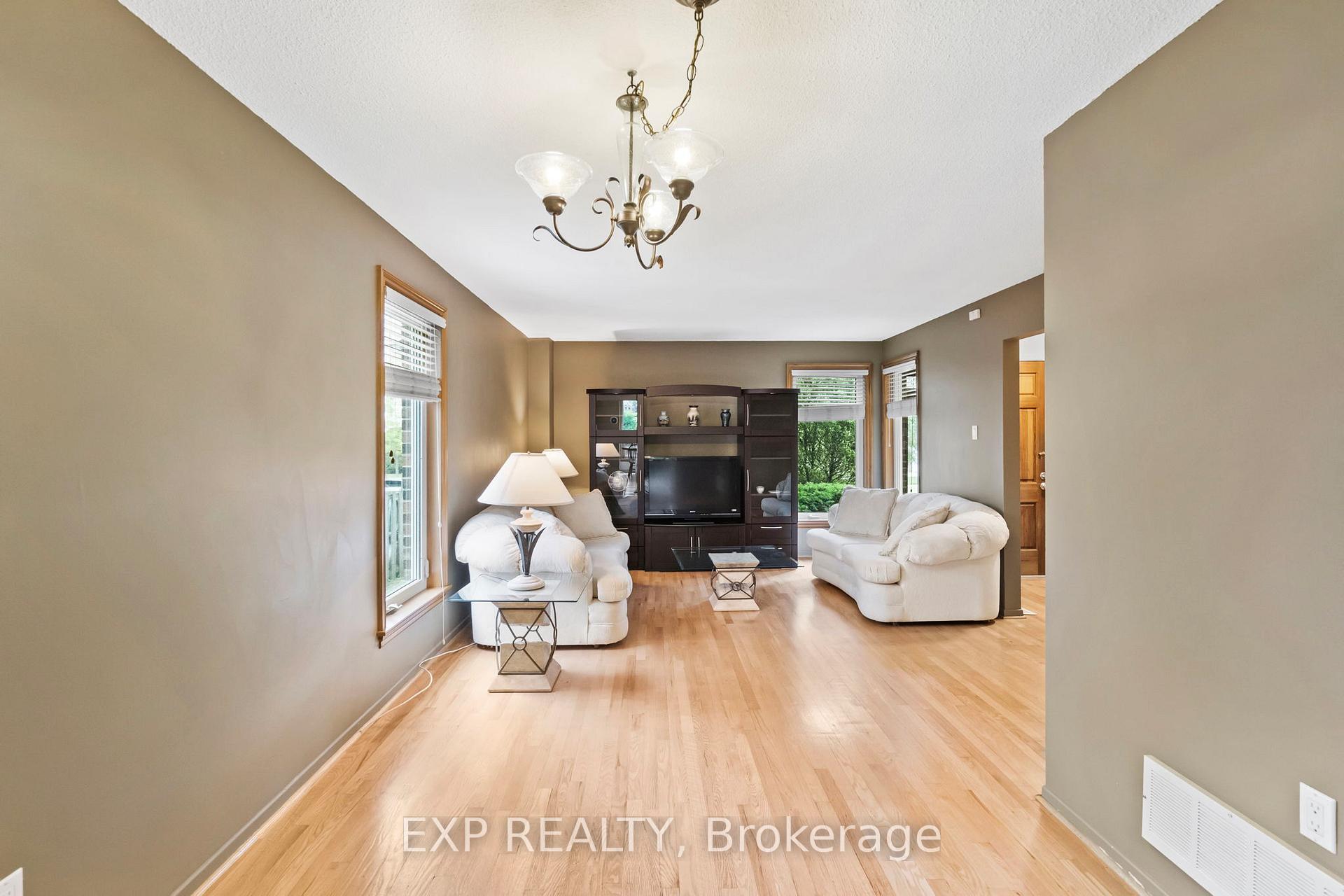 Photo 8 of 25 Lilac Avenue, Markham, Aileen-Willowbrook — HOMEH