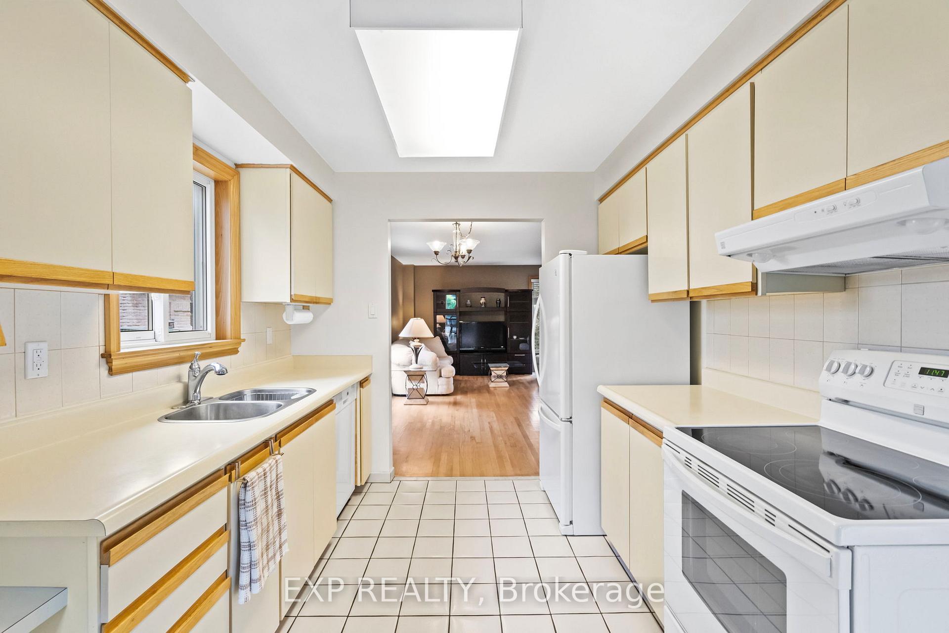Photo 9 of 25 Lilac Avenue, Markham, Aileen-Willowbrook — HOMEH