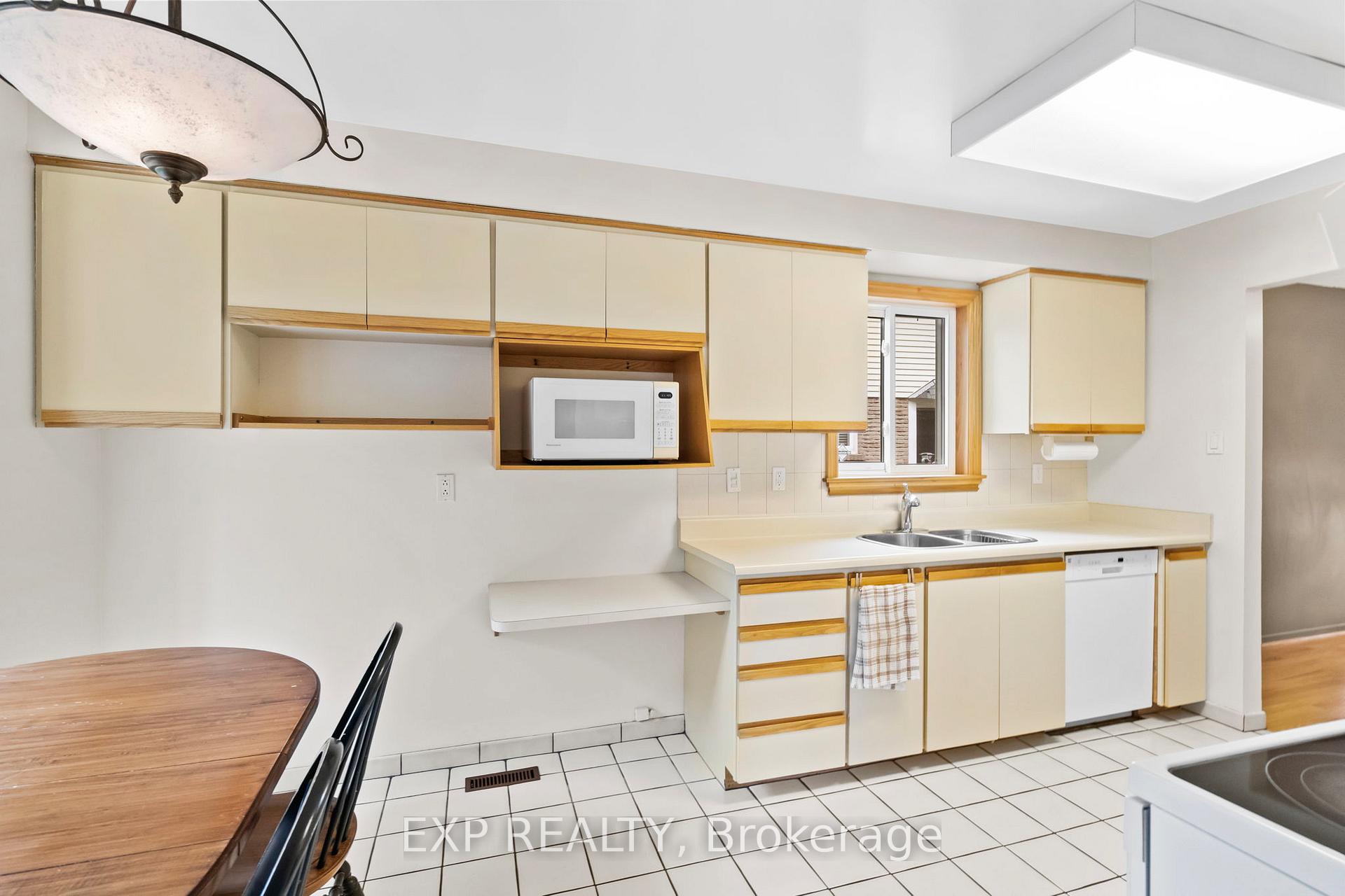 Photo 10 of 25 Lilac Avenue, Markham, Aileen-Willowbrook — HOMEH