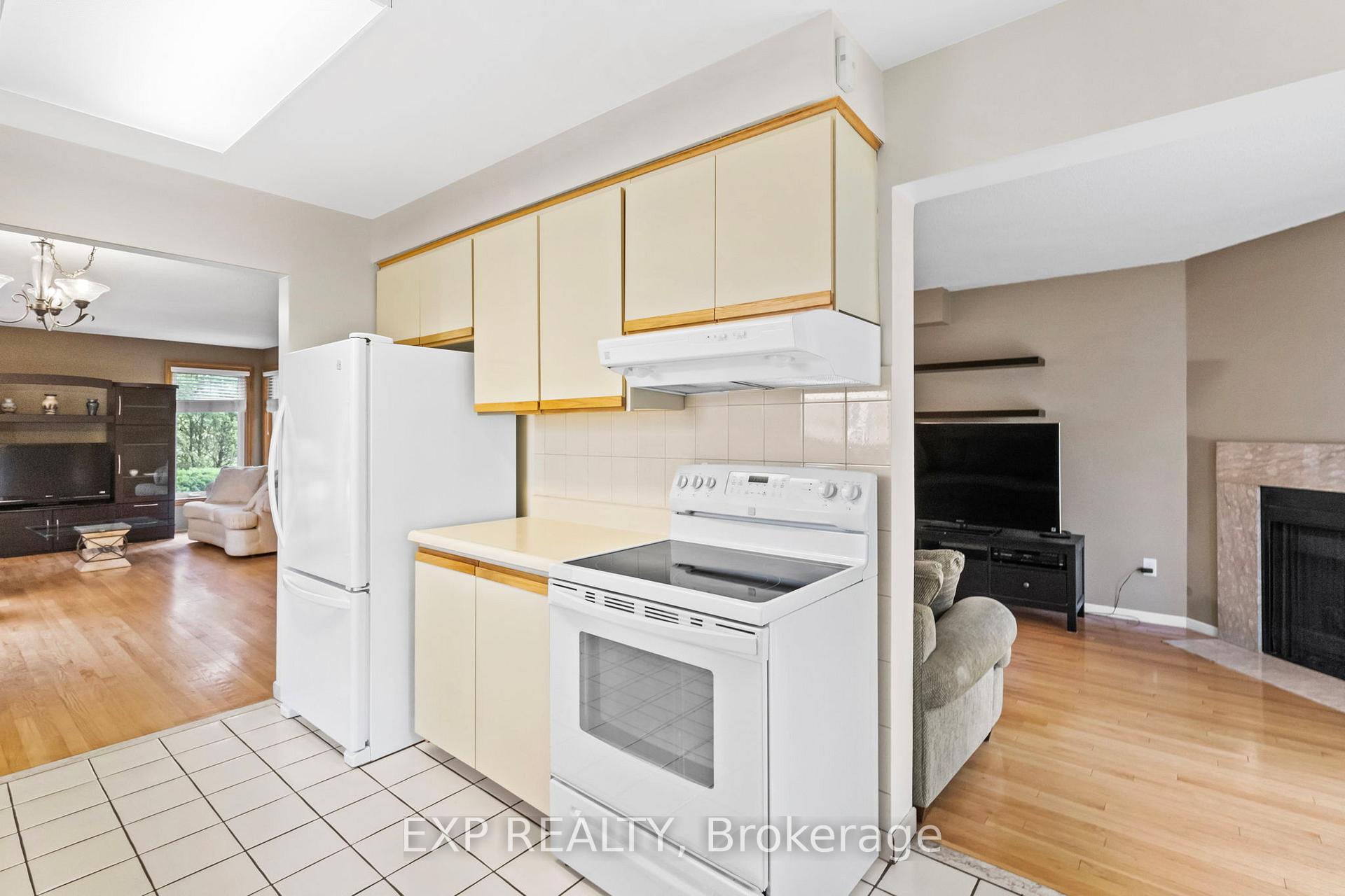 Photo 11 of 25 Lilac Avenue, Markham, Aileen-Willowbrook — HOMEH