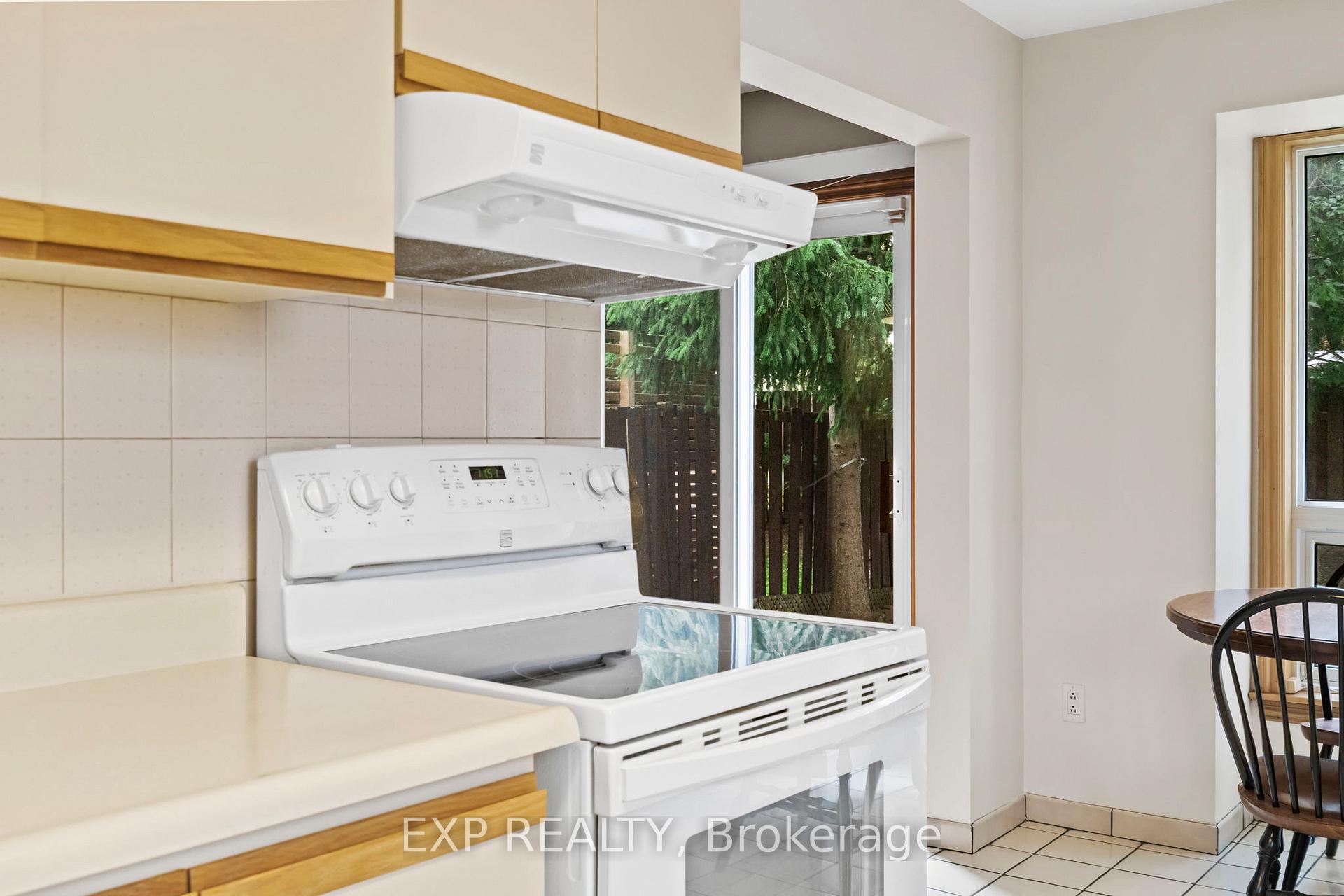 Photo 39 of 25 Lilac Avenue, Markham, Aileen-Willowbrook — HOMEH