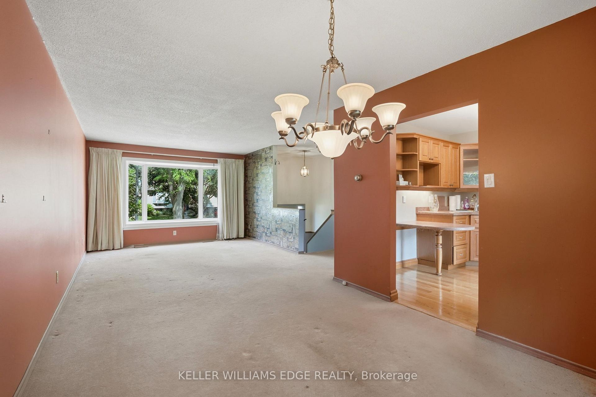 Photo 3 of 2410 Cavendish Drive, Burlington, Brant Hills — HOMEH