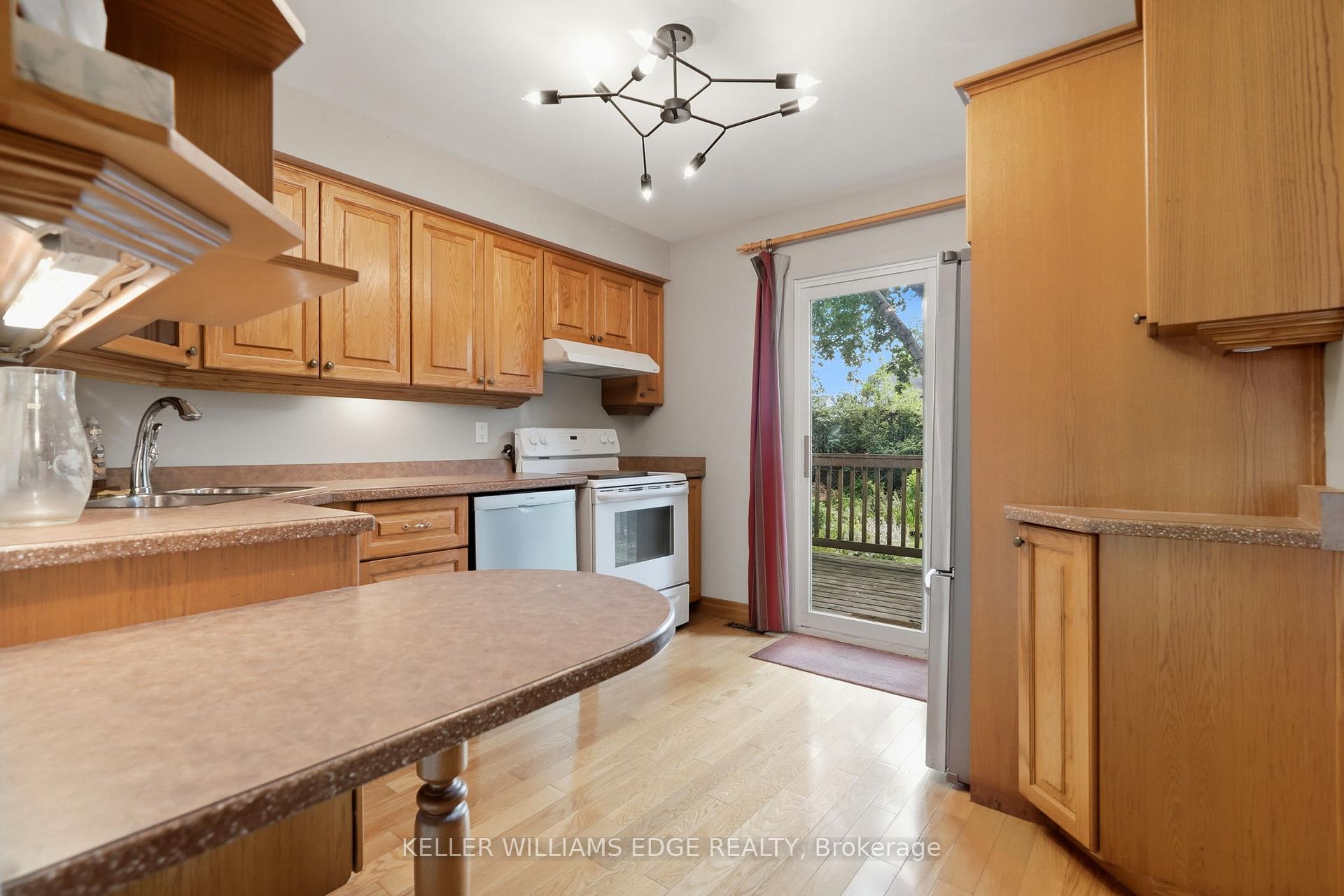 Photo 7 of 2410 Cavendish Drive, Burlington, Brant Hills — HOMEH