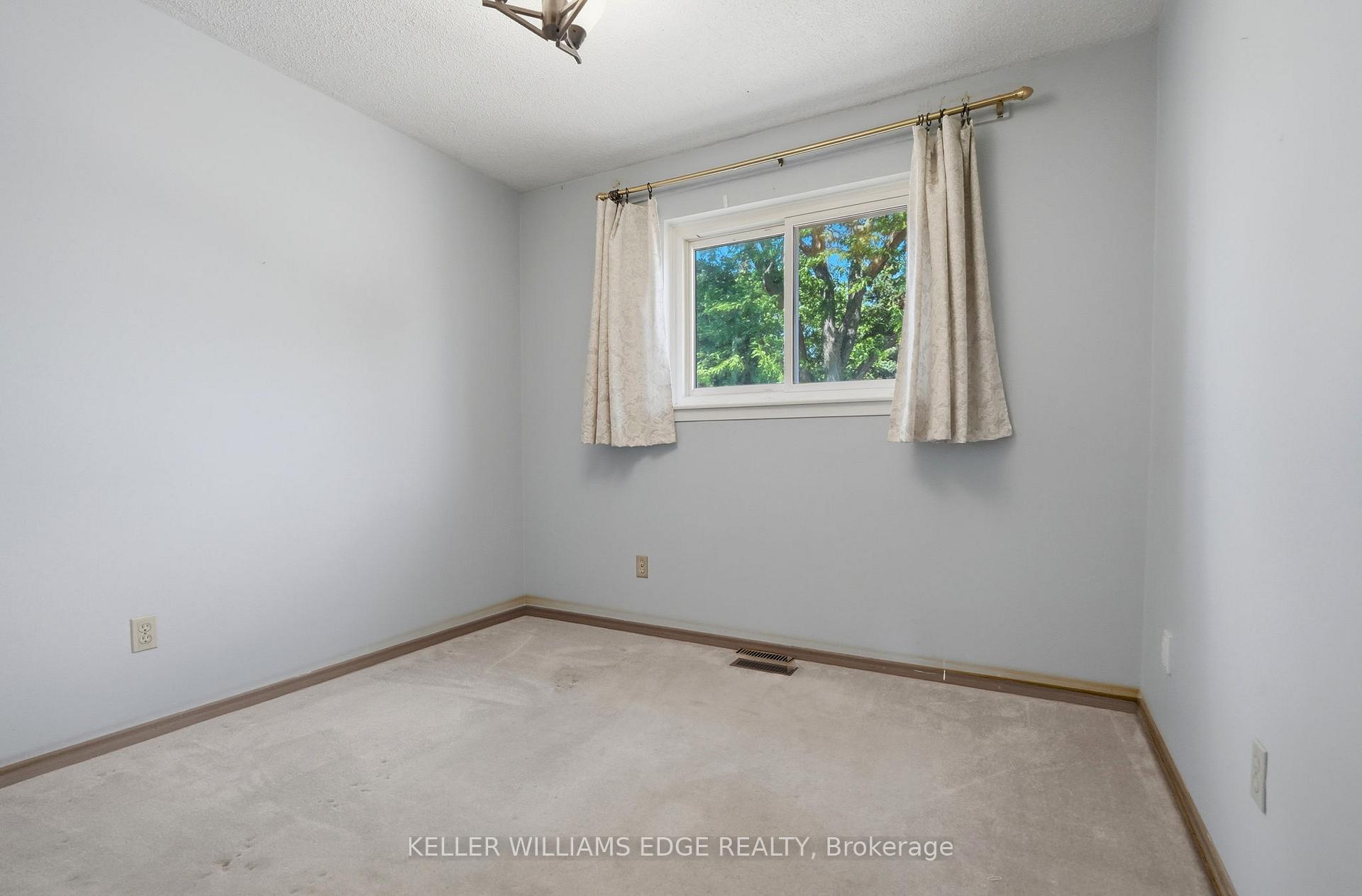 Photo 11 of 2410 Cavendish Drive, Burlington, Brant Hills — HOMEH