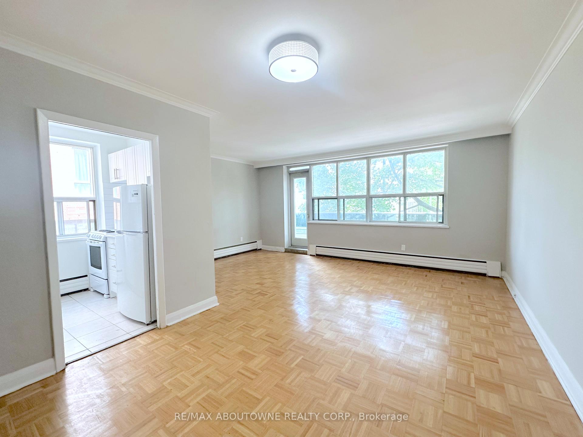 Photo 2 of Unit 104, 276 St Clair Avenue W, Toronto, Casa Loma — HOMEH