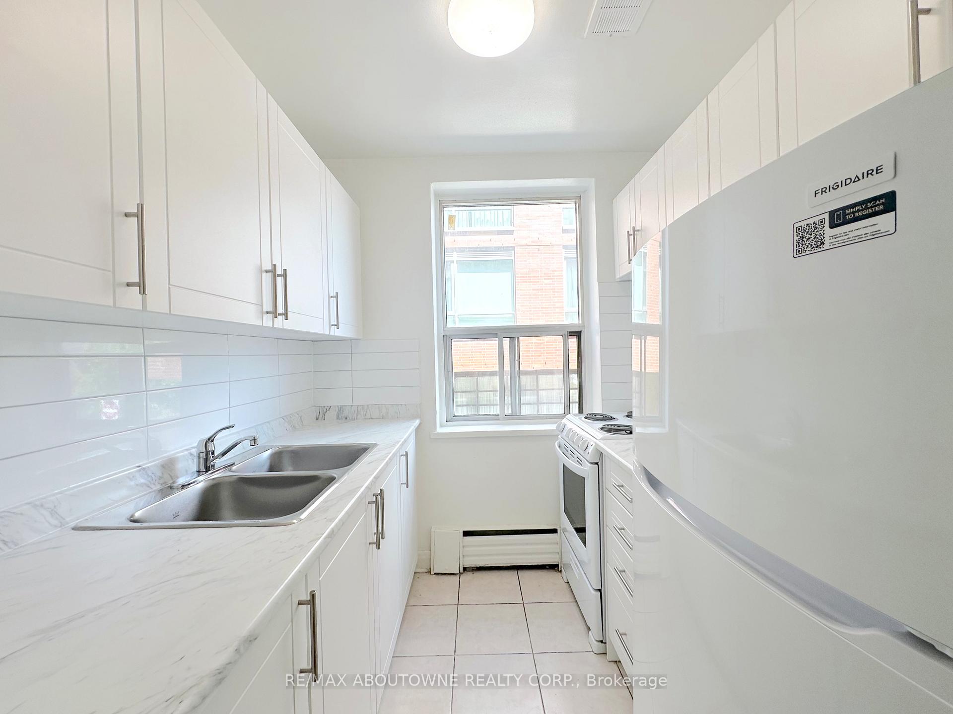 Photo 5 of Unit 104, 276 St Clair Avenue W, Toronto, Casa Loma — HOMEH