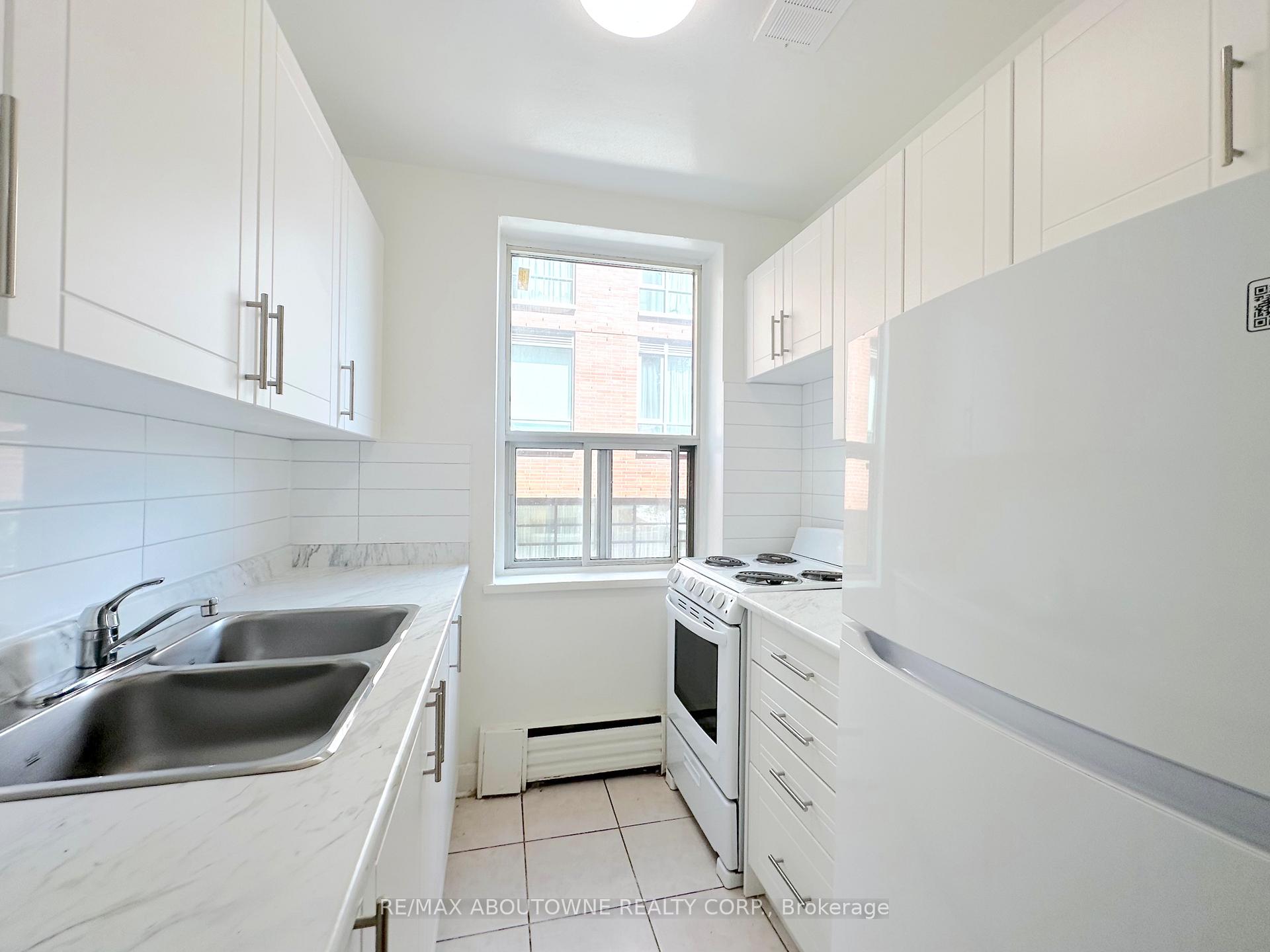 Photo 6 of Unit 104, 276 St Clair Avenue W, Toronto, Casa Loma — HOMEH