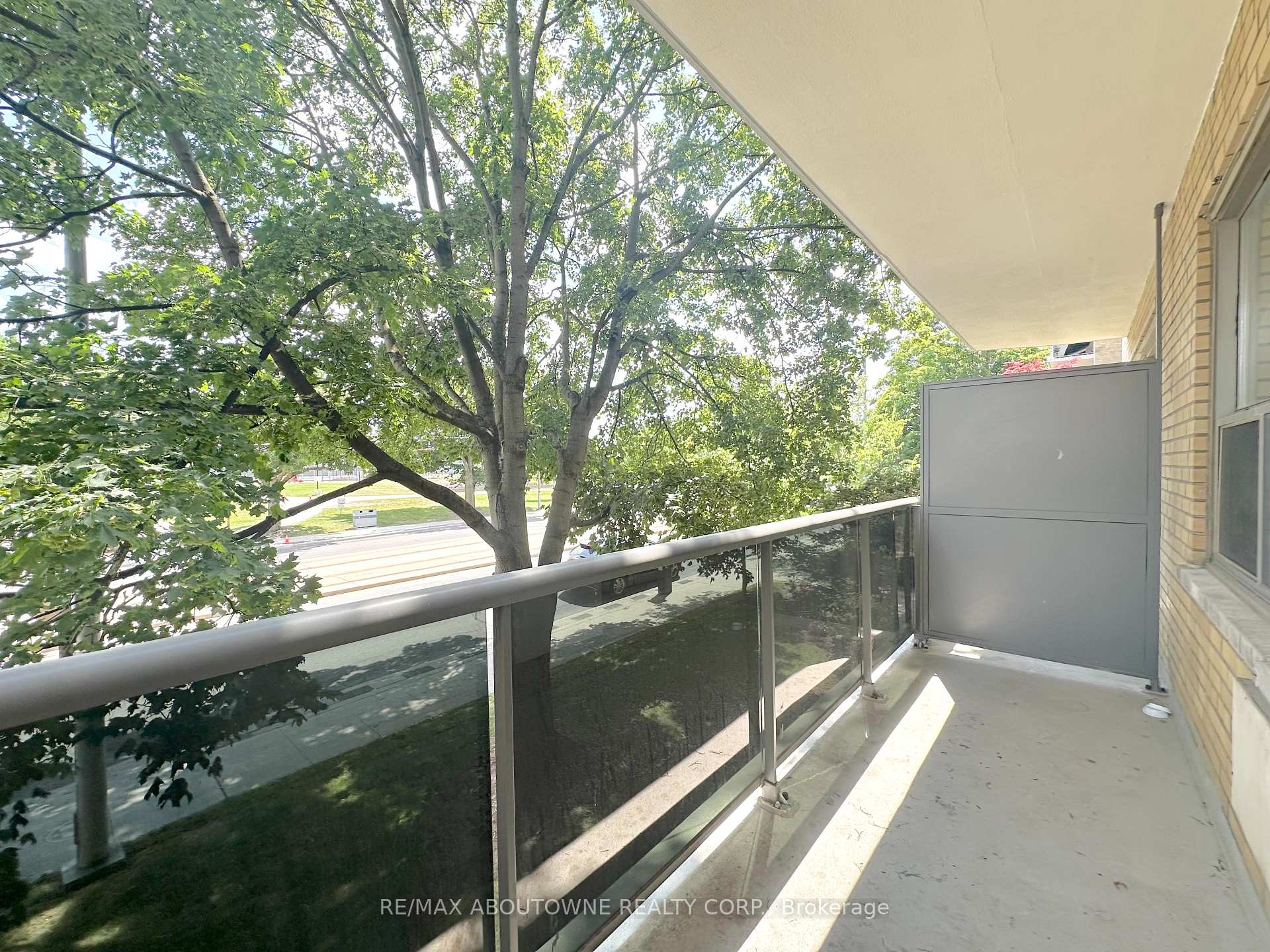 Photo 10 of Unit 104, 276 St Clair Avenue W, Toronto, Casa Loma — HOMEH