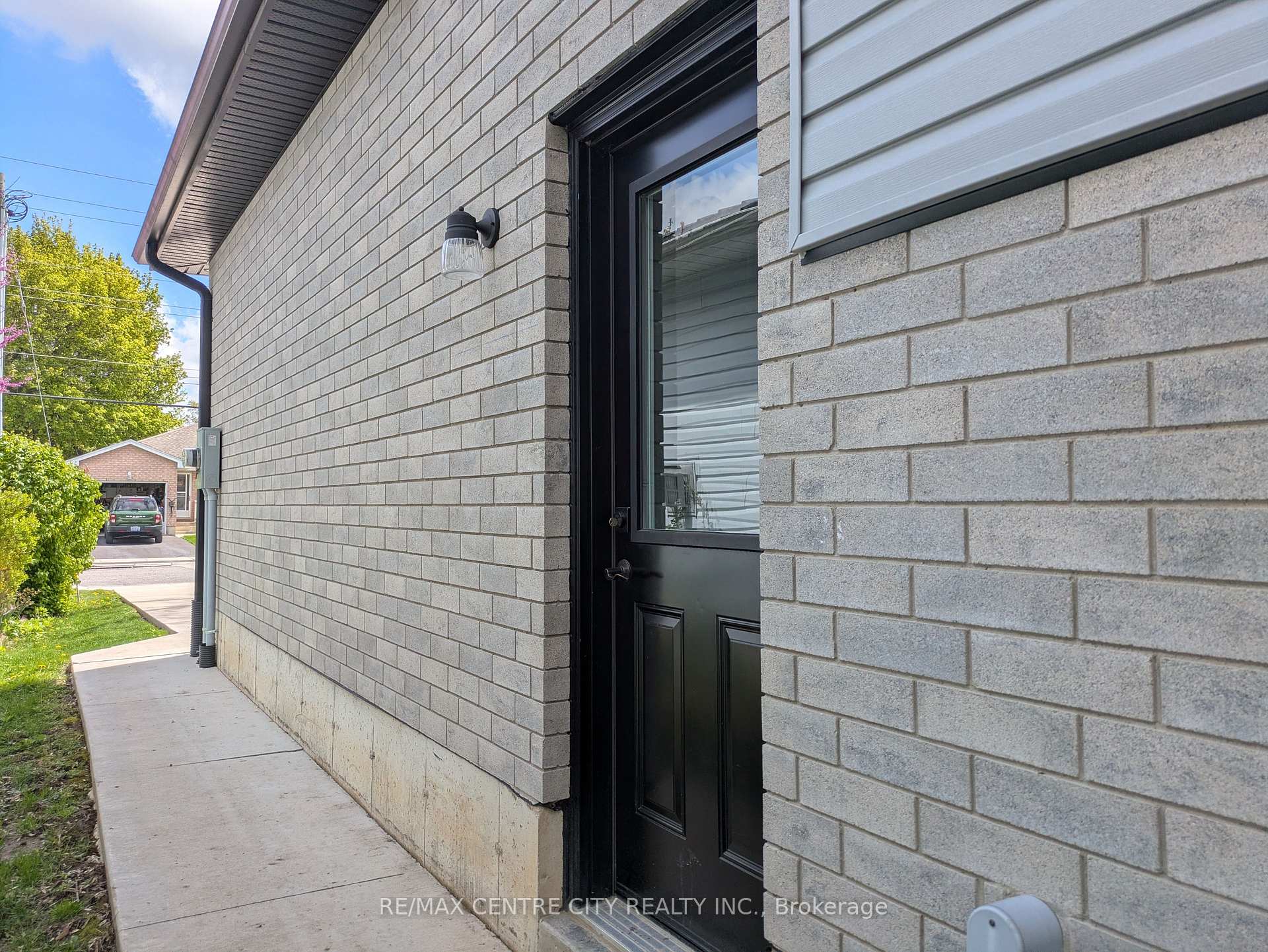 Photo 2 of Unit C, 92 Myrtle Street, Aylmer — HOMEH