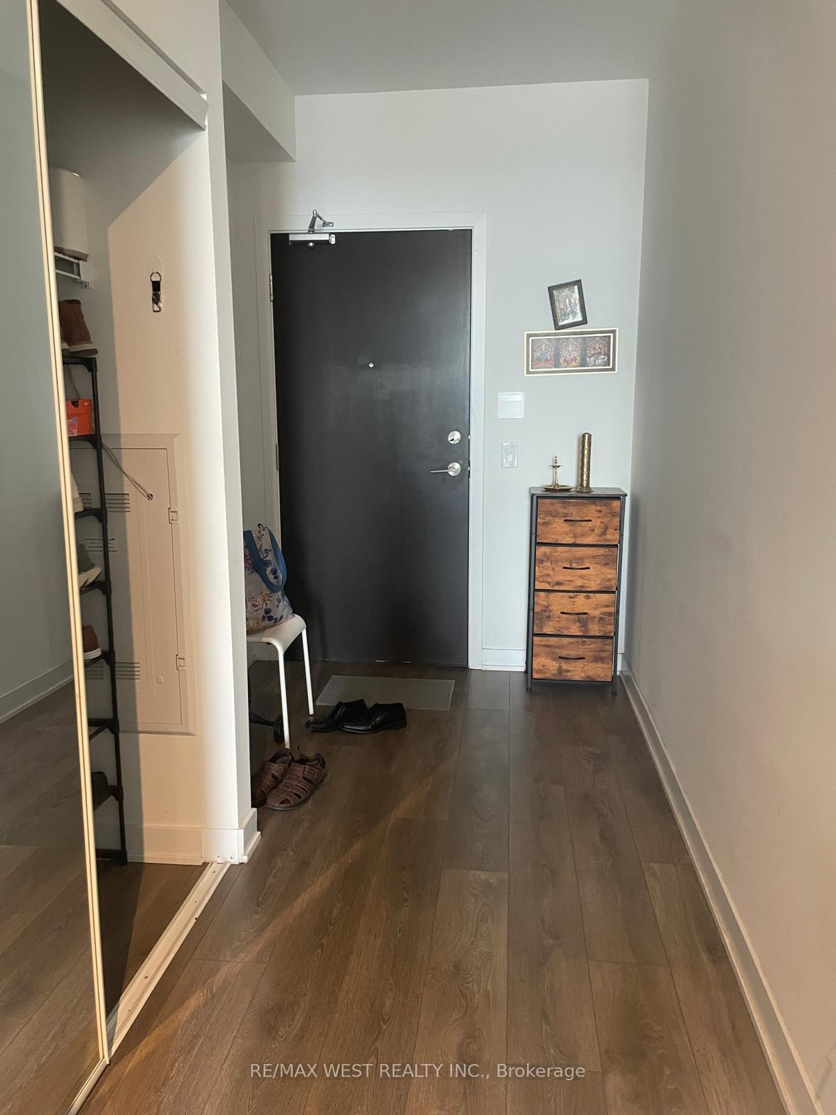 Photo 2 of Unit 1101, 10 Honeycrisp Crescent, Vaughan, Vaughan Corporate Centre — HOMEH