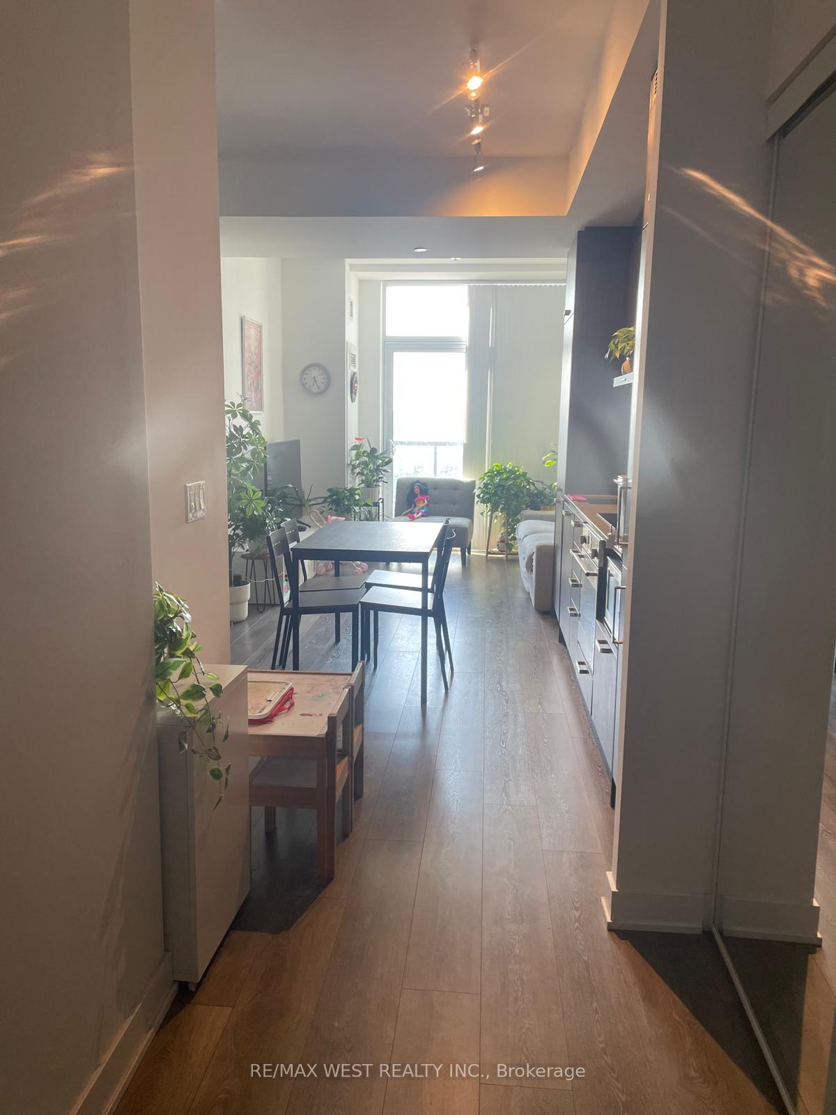 Photo 5 of Unit 1101, 10 Honeycrisp Crescent, Vaughan, Vaughan Corporate Centre — HOMEH