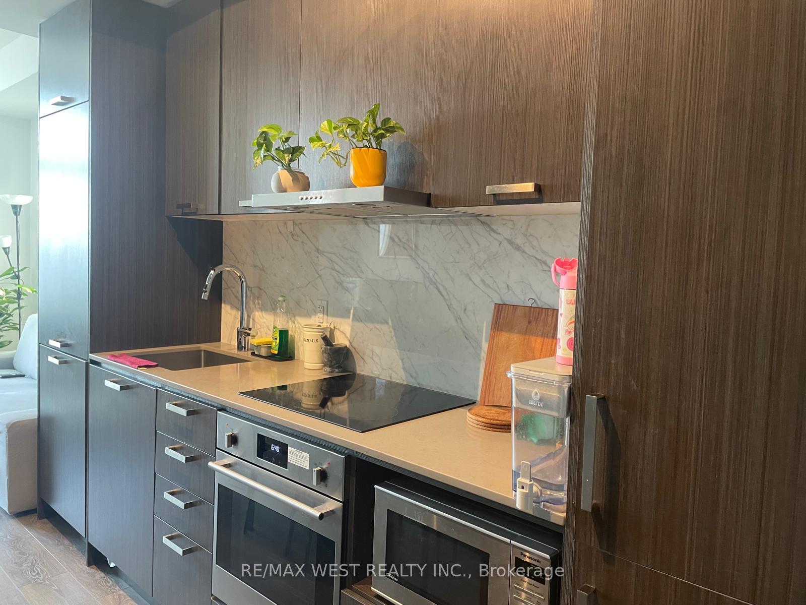 Photo 6 of Unit 1101, 10 Honeycrisp Crescent, Vaughan, Vaughan Corporate Centre — HOMEH