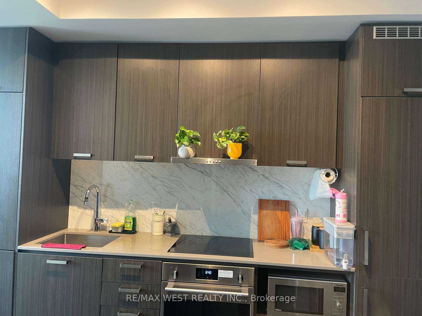Photo 7 of Unit 1101, 10 Honeycrisp Crescent, Vaughan, Vaughan Corporate Centre — HOMEH