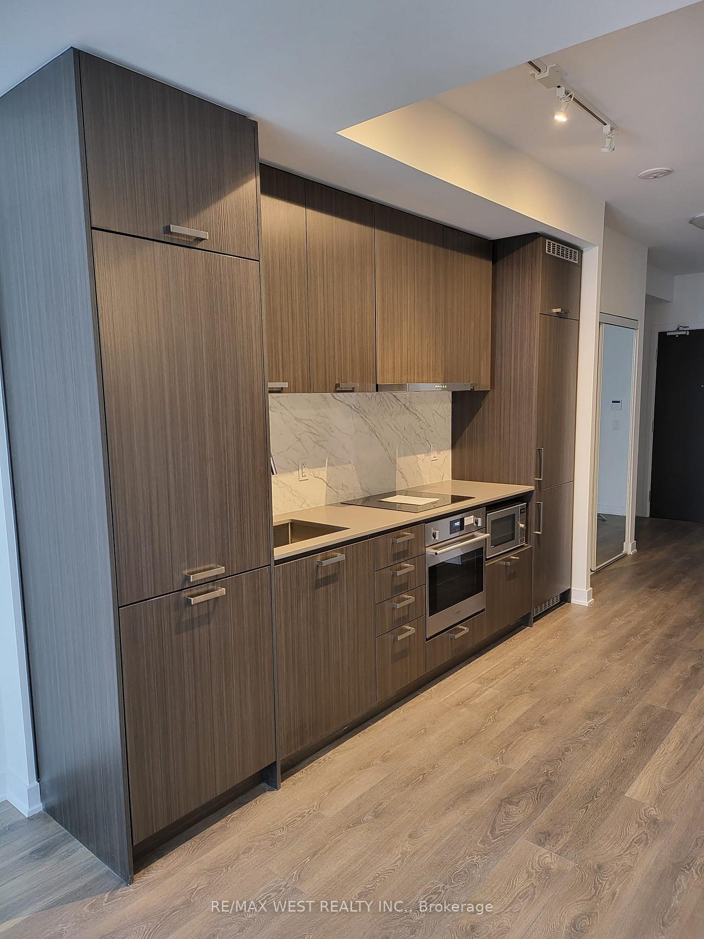Photo 8 of Unit 1101, 10 Honeycrisp Crescent, Vaughan, Vaughan Corporate Centre — HOMEH
