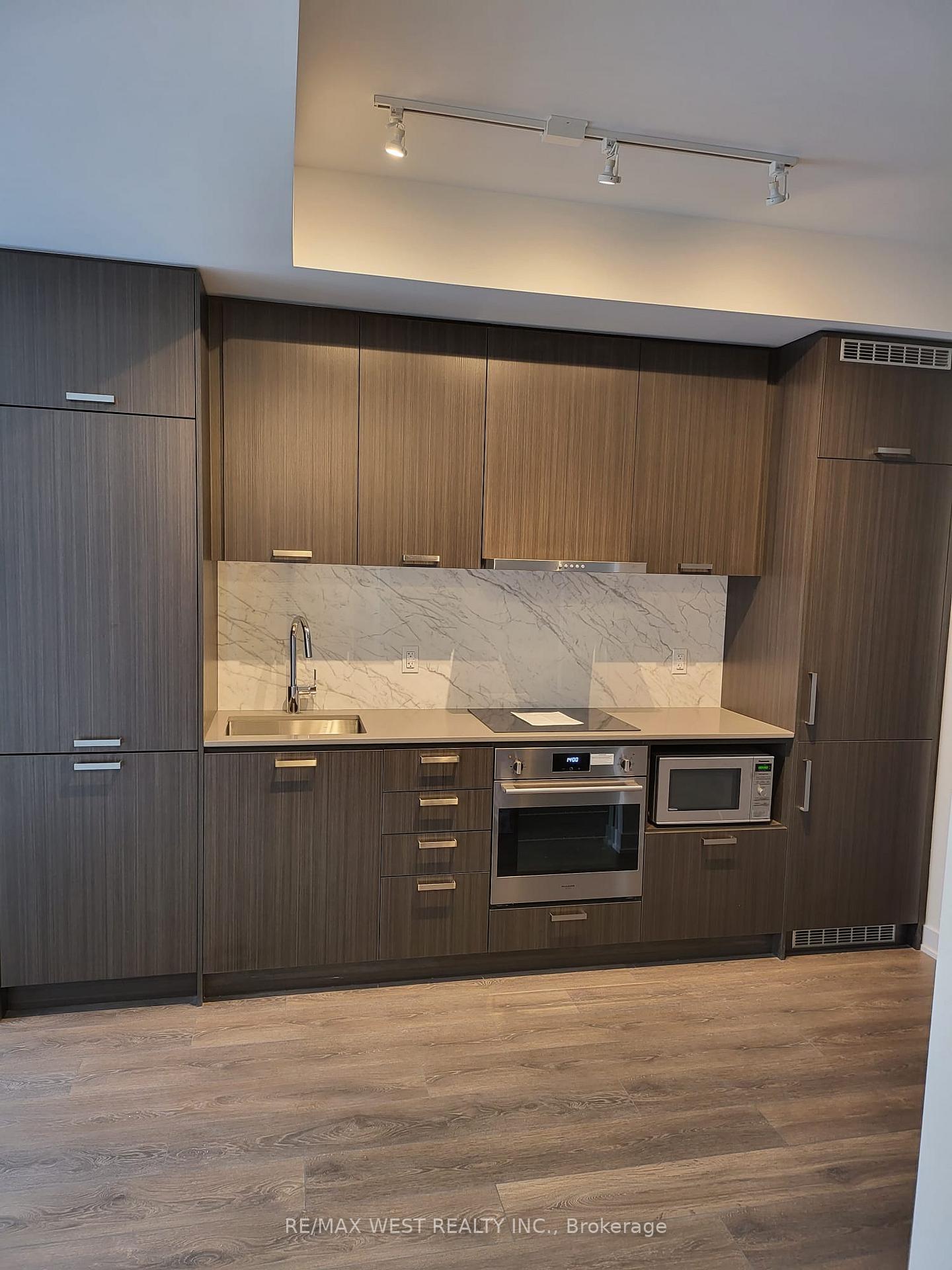 Photo 9 of Unit 1101, 10 Honeycrisp Crescent, Vaughan, Vaughan Corporate Centre — HOMEH