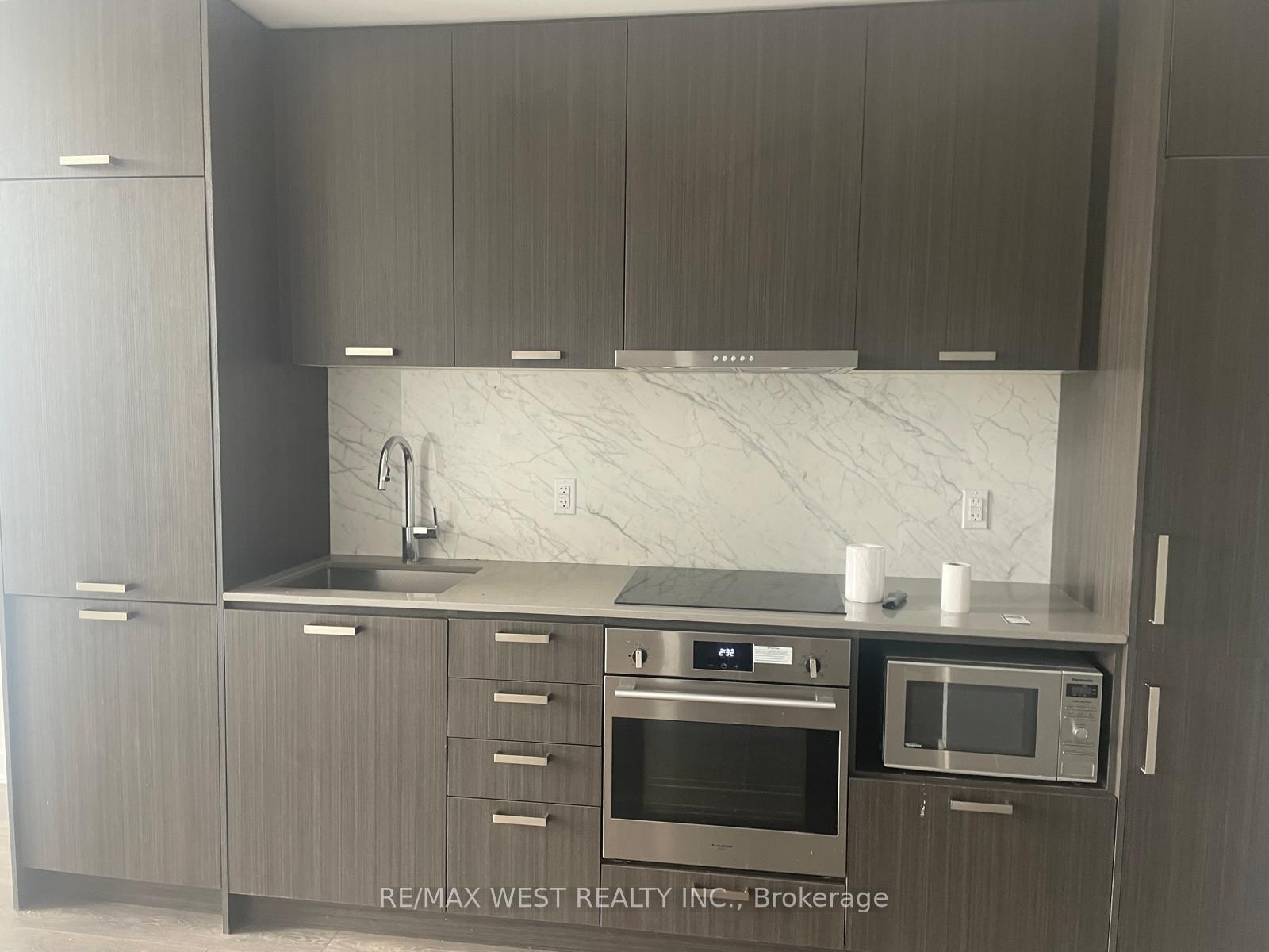 Photo 10 of Unit 1101, 10 Honeycrisp Crescent, Vaughan, Vaughan Corporate Centre — HOMEH