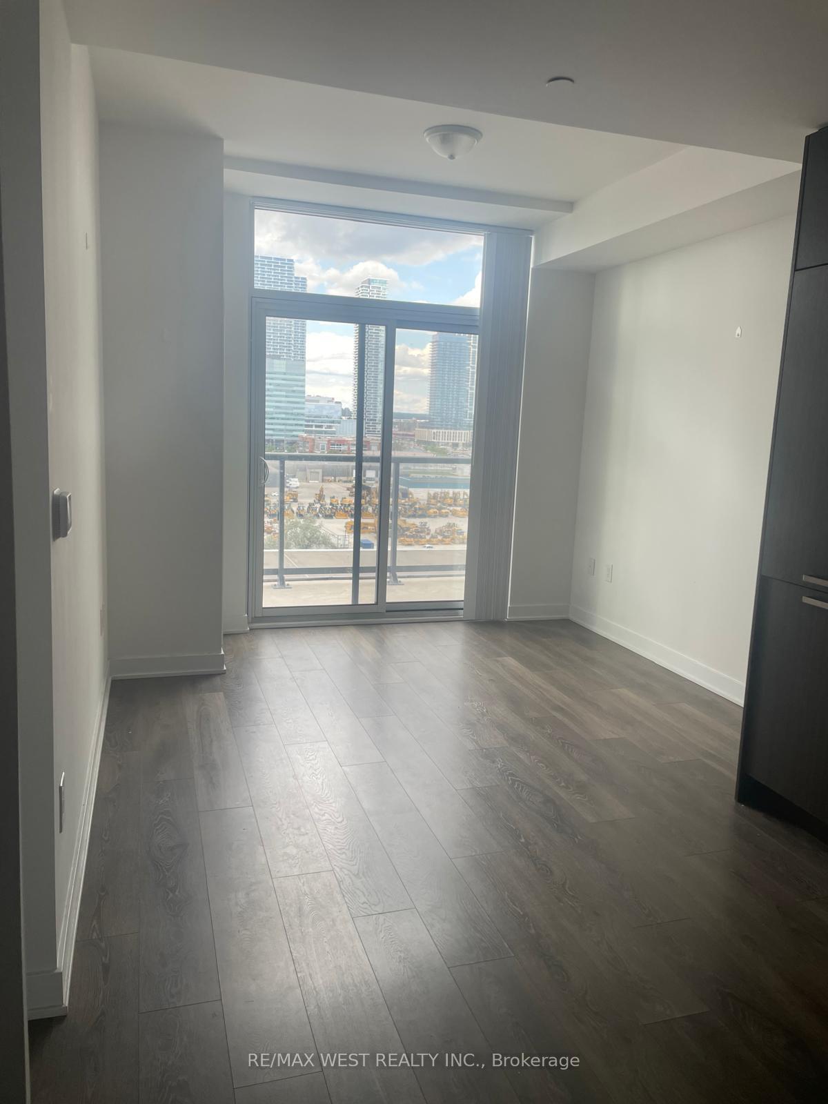 Photo 14 of Unit 1101, 10 Honeycrisp Crescent, Vaughan, Vaughan Corporate Centre — HOMEH