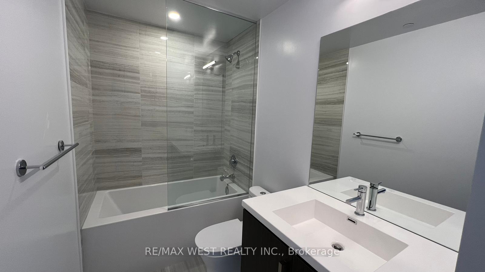 Photo 16 of Unit 1101, 10 Honeycrisp Crescent, Vaughan, Vaughan Corporate Centre — HOMEH