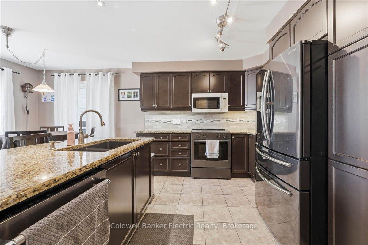 Photo 10 of 665 Heritage Trail, Peterborough, Northcrest Ward 5 — HOMEH