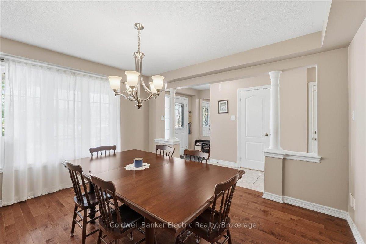 Photo 13 of 665 Heritage Trail, Peterborough, Northcrest Ward 5 — HOMEH