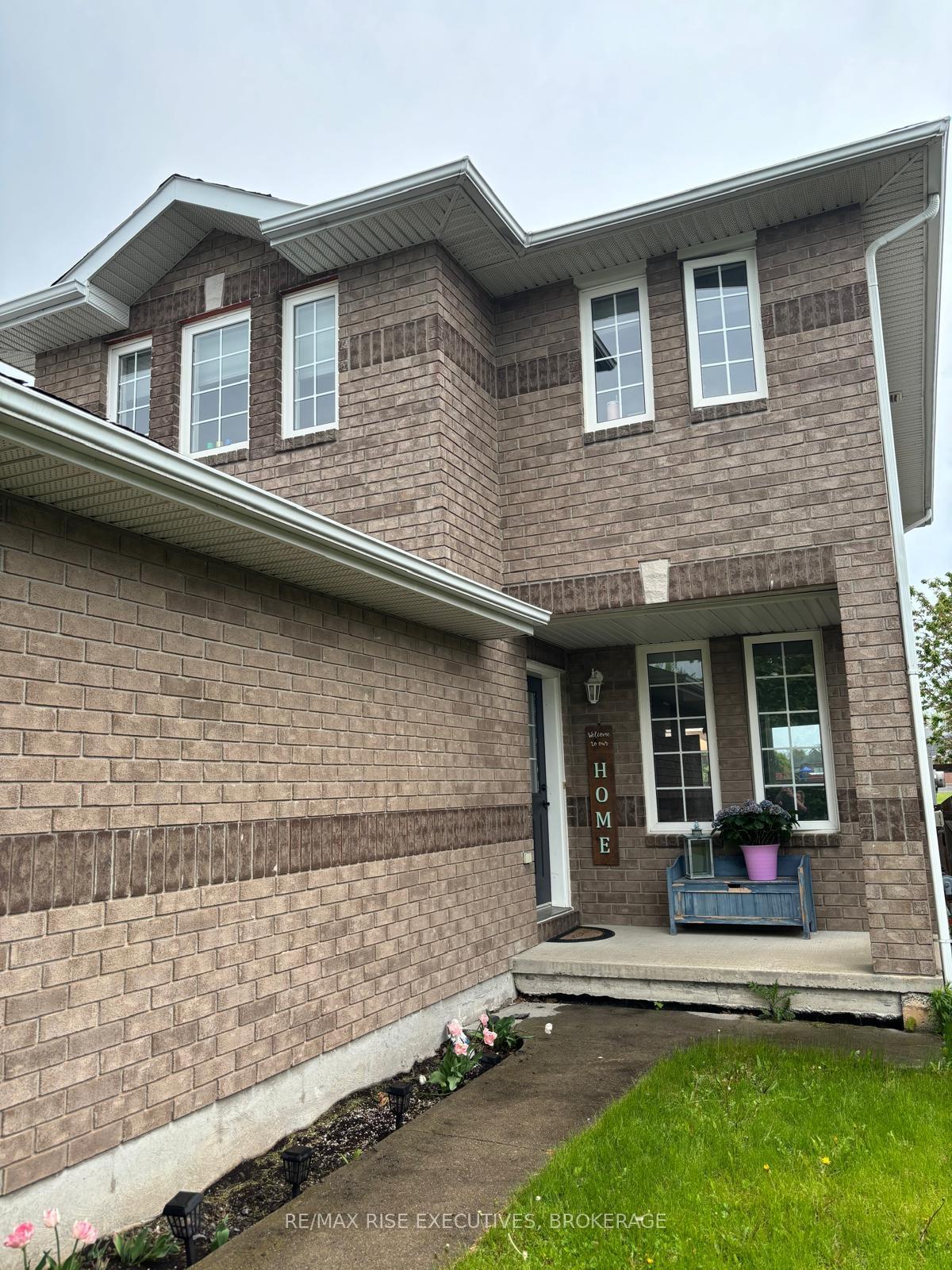 Photo 2 of 1872 Berrywood Crescent, Kingston, City Northwest — HOMEH
