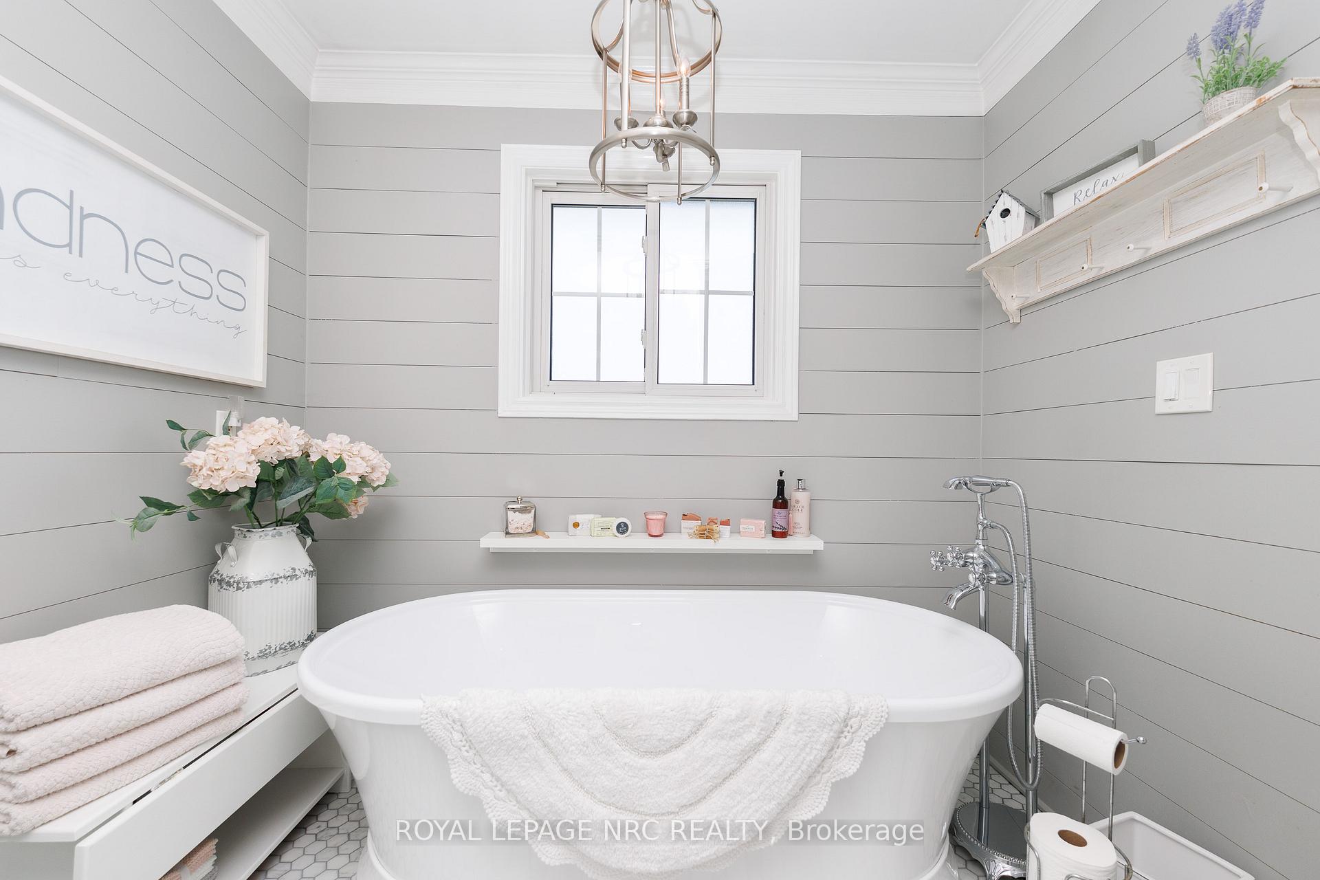 Photo 18 of 27 Bahama Bay, St. Catharines, Bunting/Linwell — HOMEH