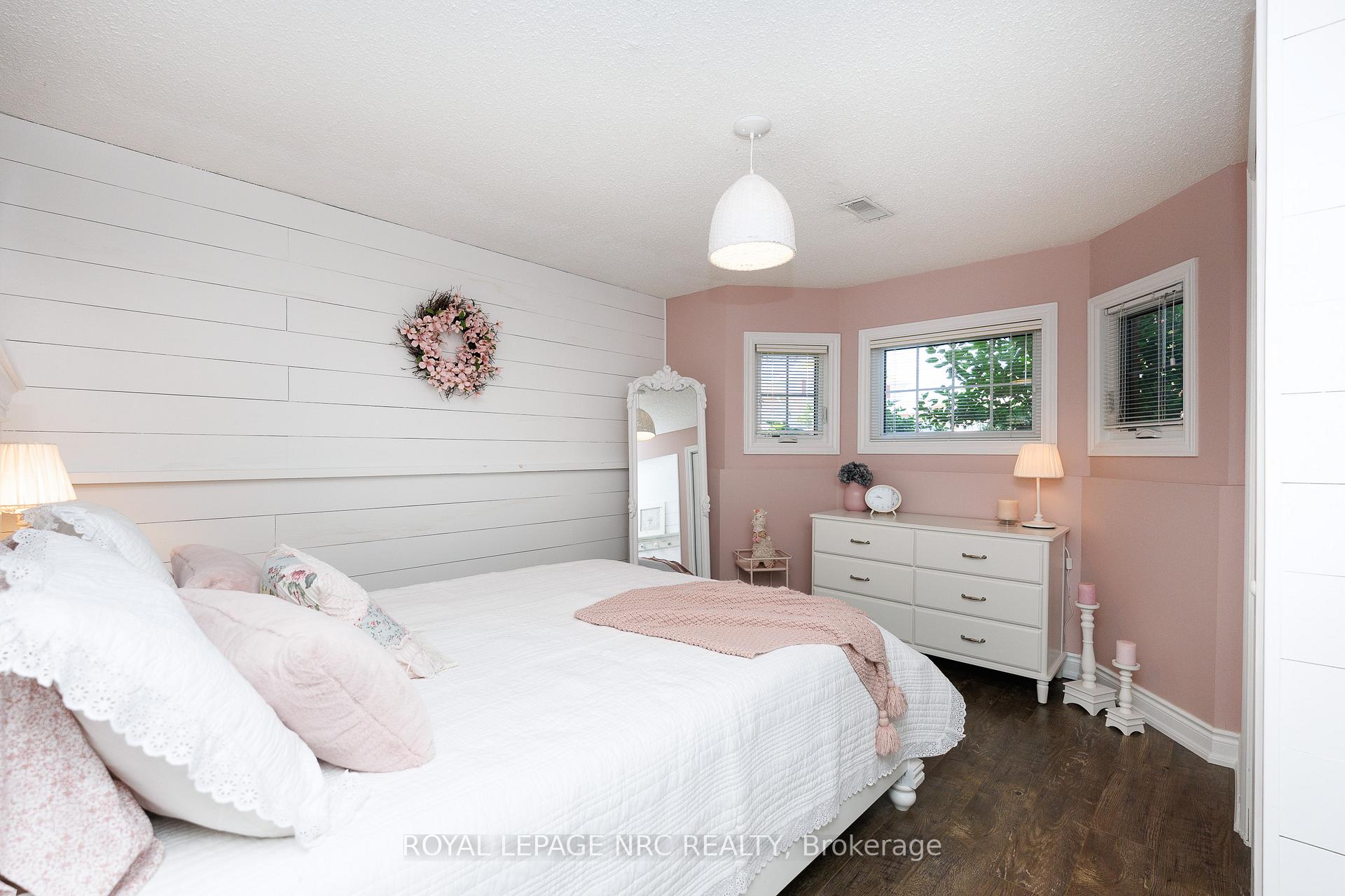 Photo 22 of 27 Bahama Bay, St. Catharines, Bunting/Linwell — HOMEH