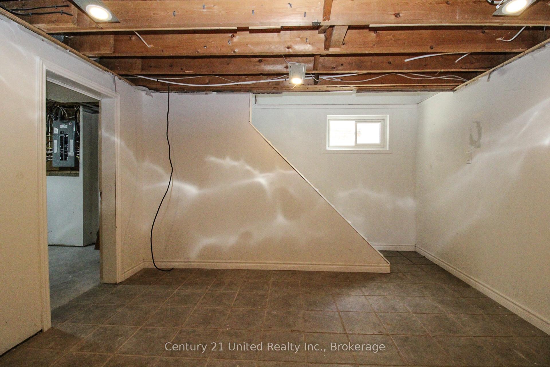 Photo 31 of 822 Argyle Street, Peterborough, Northcrest Ward 5 — HOMEH
