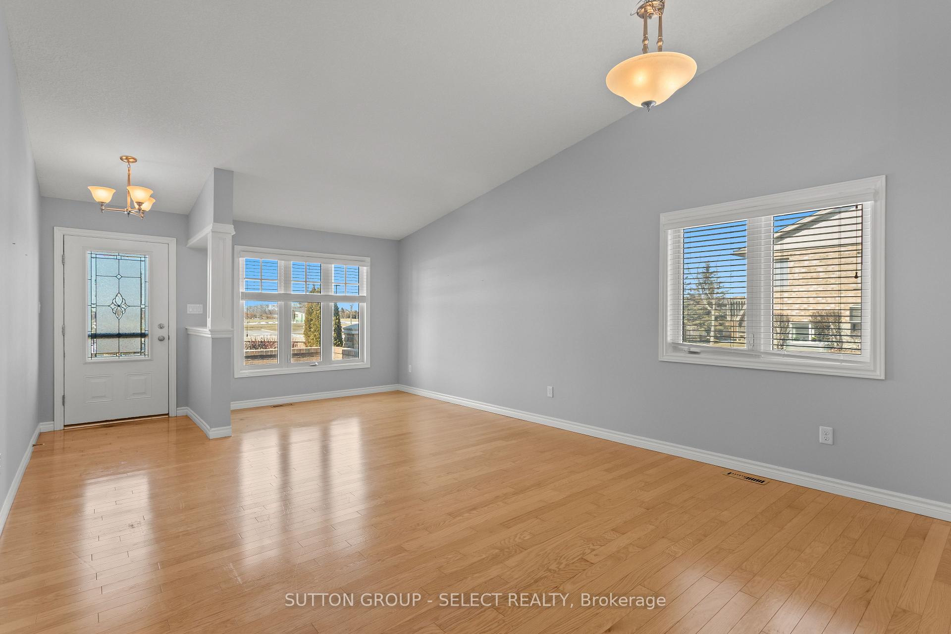 Photo 7 of 2094 Denview Avenue, London, North S — HOMEH