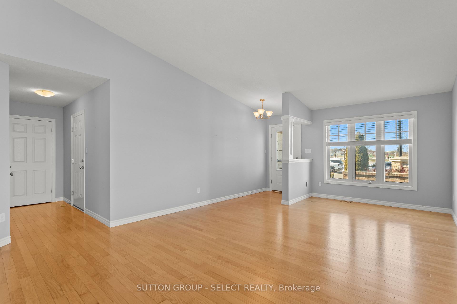 Photo 8 of 2094 Denview Avenue, London, North S — HOMEH