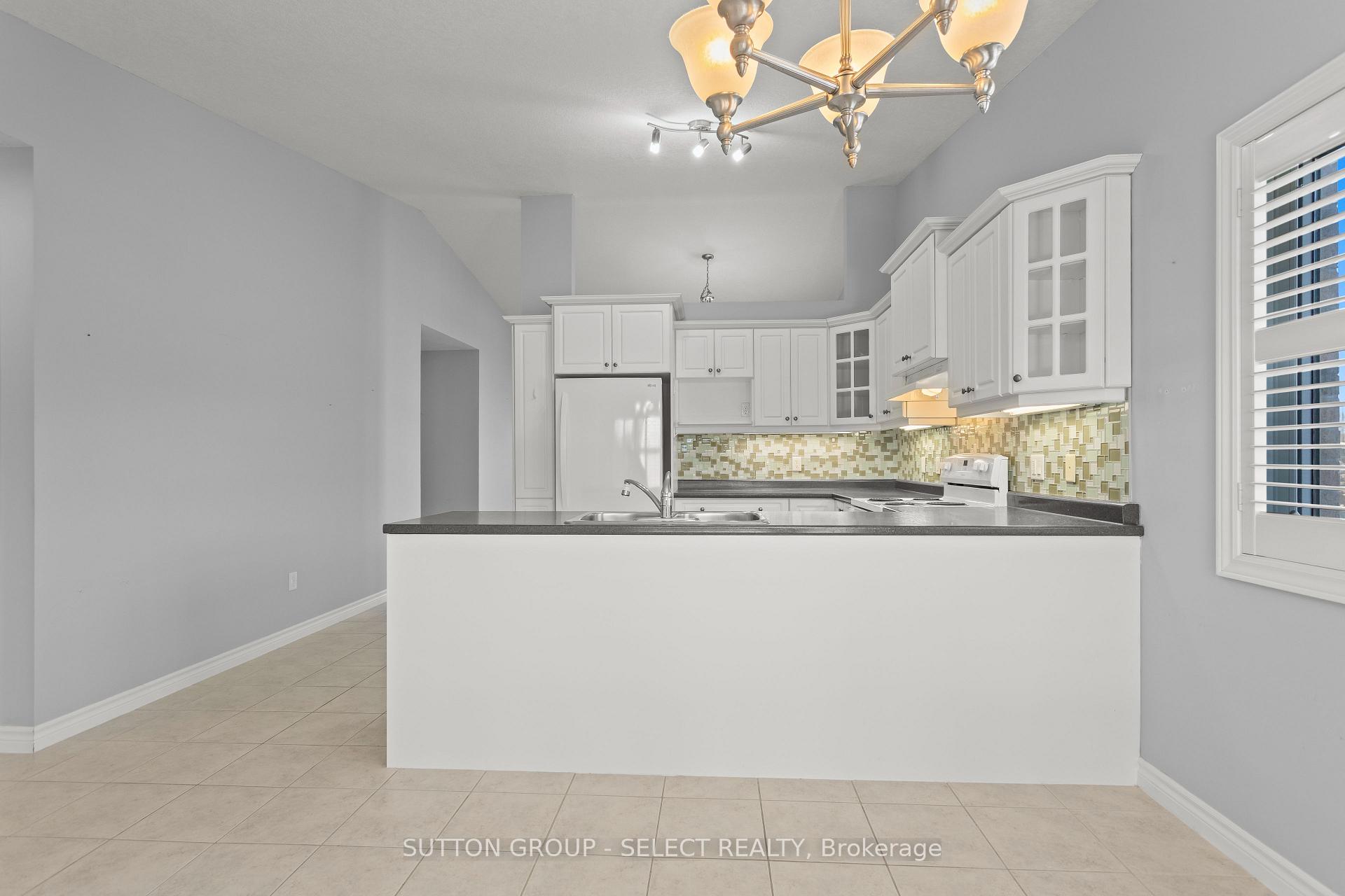 Photo 13 of 2094 Denview Avenue, London, North S — HOMEH