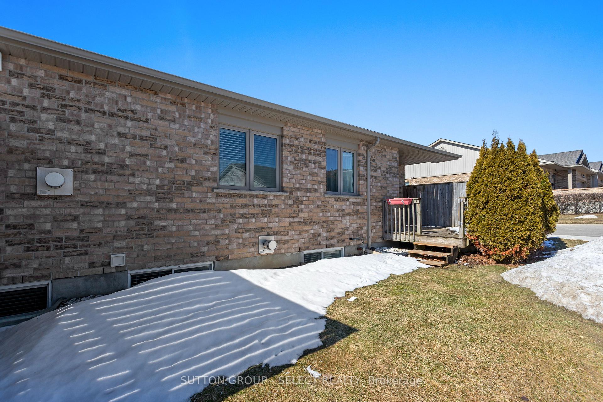 Photo 37 of 2094 Denview Avenue, London, North S — HOMEH