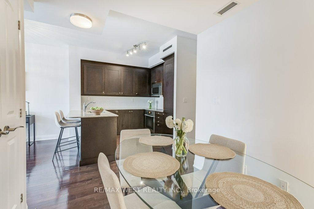 Photo 5 of Unit 818, 1 Bedford Road, Toronto, The Annex — HOMEH