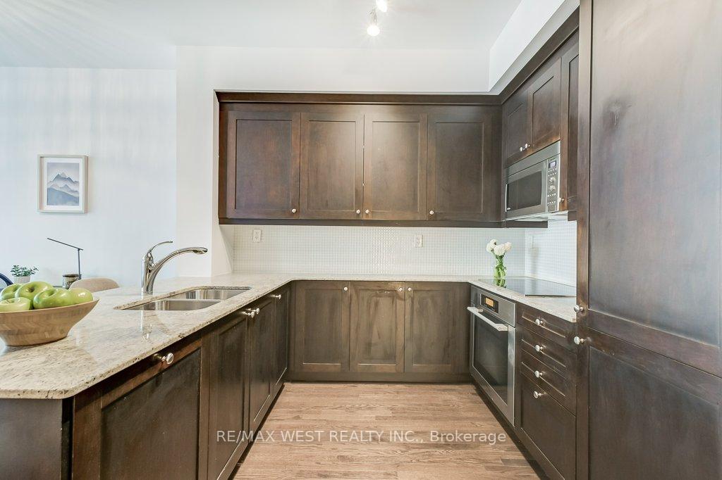 Photo 7 of Unit 818, 1 Bedford Road, Toronto, The Annex — HOMEH
