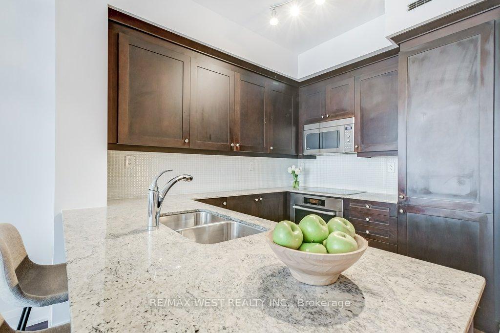 Photo 8 of Unit 818, 1 Bedford Road, Toronto, The Annex — HOMEH