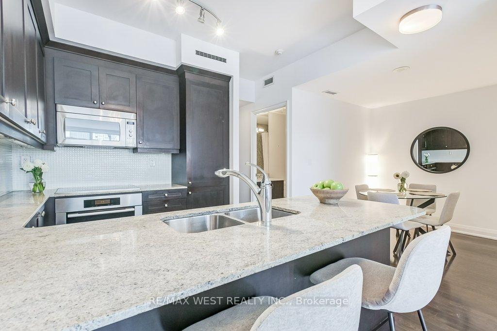 Photo 9 of Unit 818, 1 Bedford Road, Toronto, The Annex — HOMEH