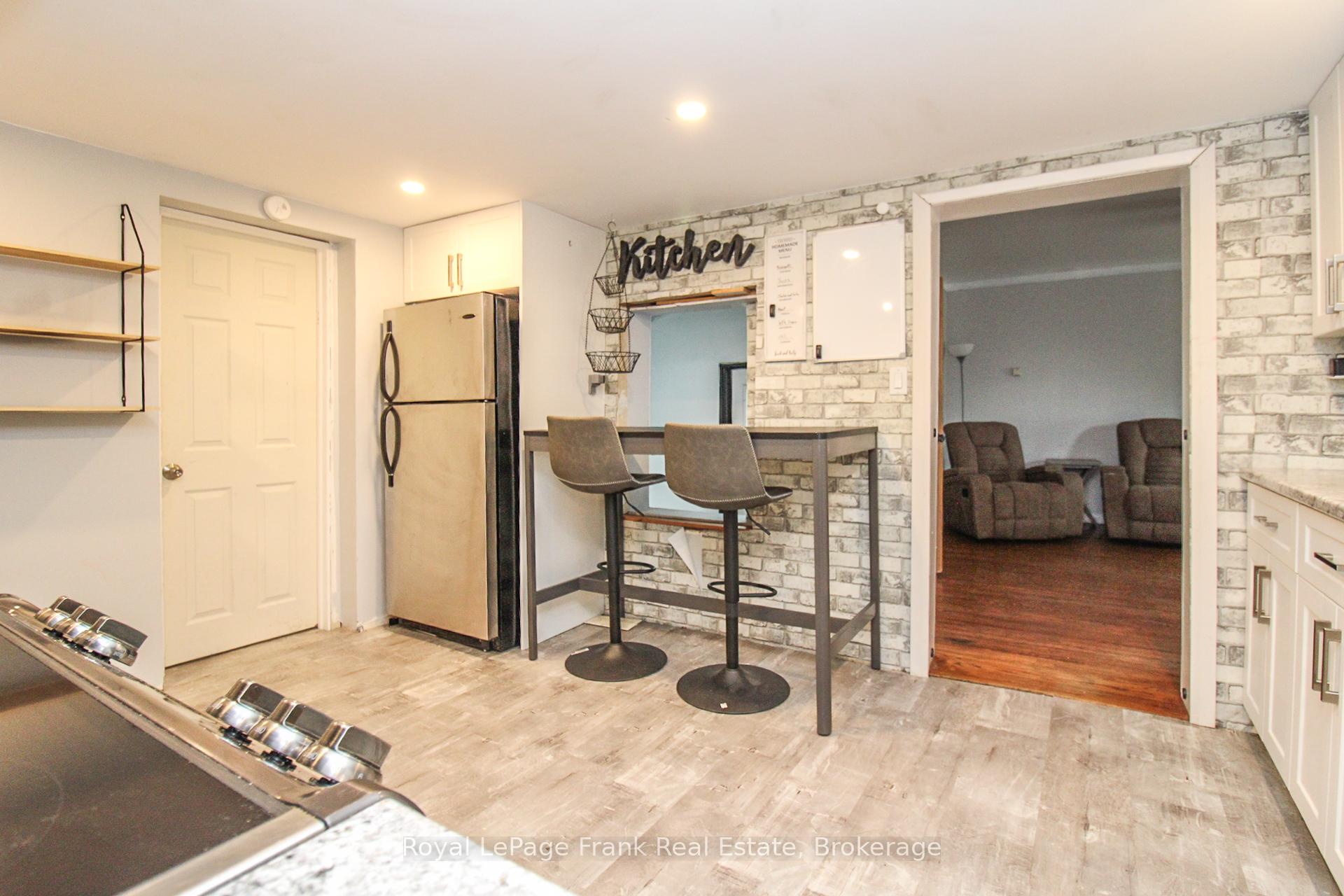 Photo 3 of 460 Howden Street, Peterborough, Otonabee Ward 1 — HOMEH