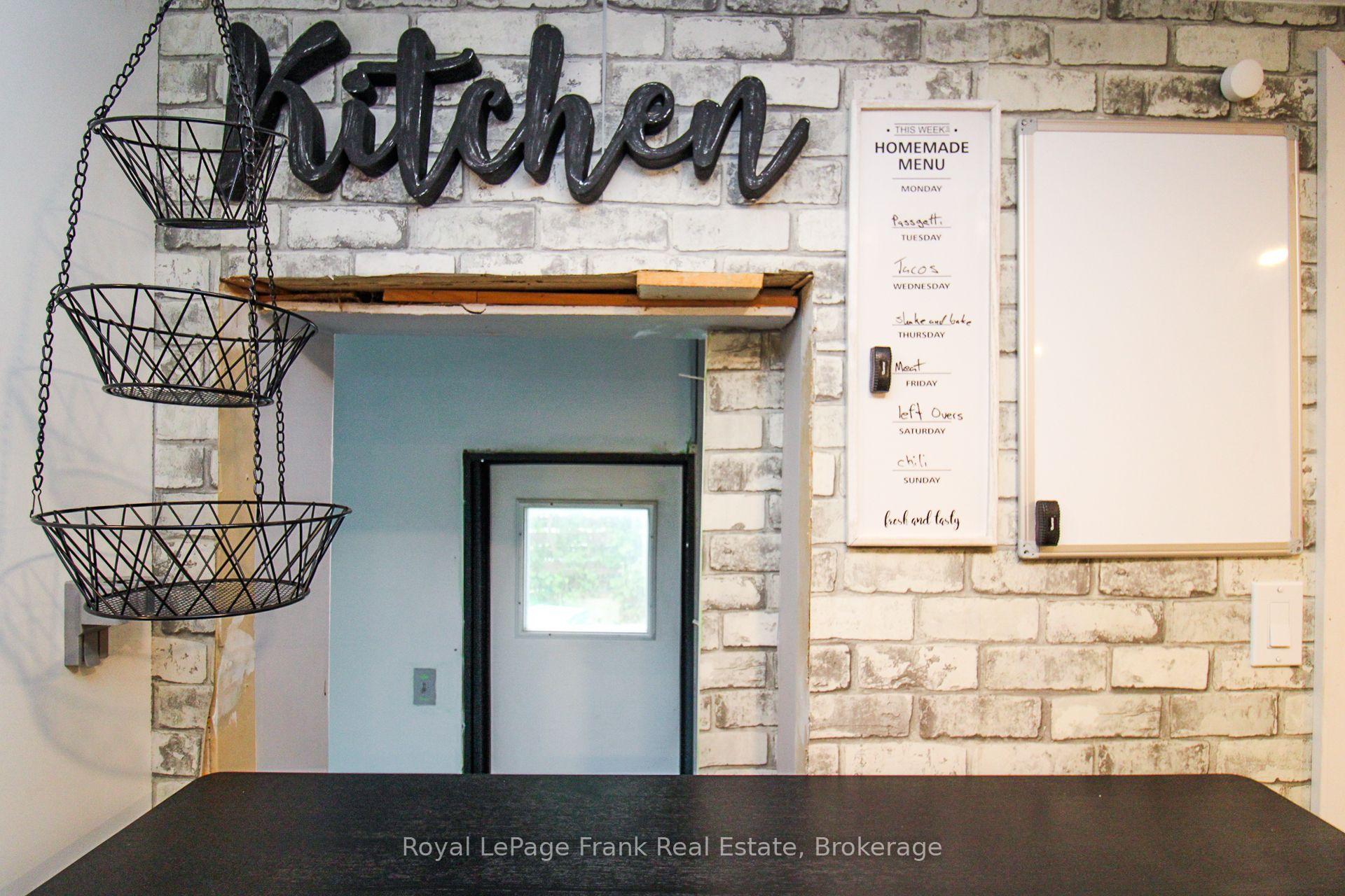 Photo 4 of 460 Howden Street, Peterborough, Otonabee Ward 1 — HOMEH