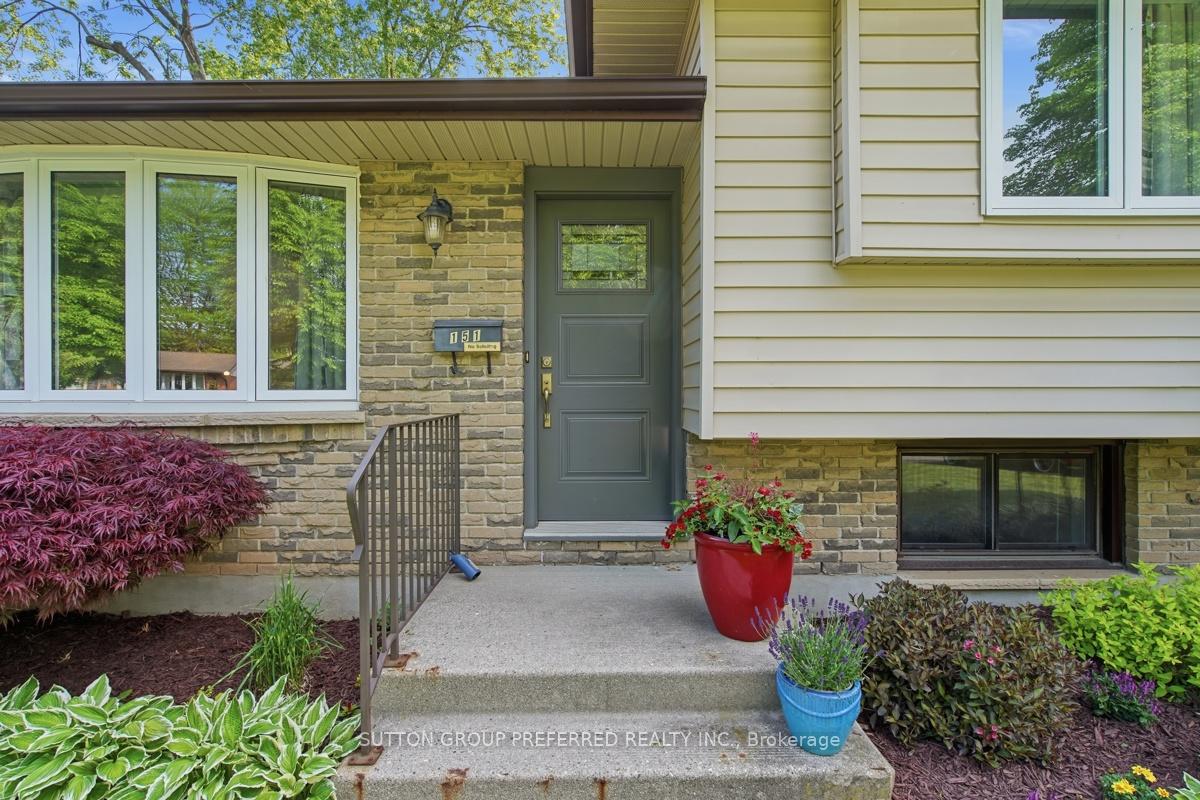 Photo 4 of 151 St Clair Crescent, London, South O — HOMEH