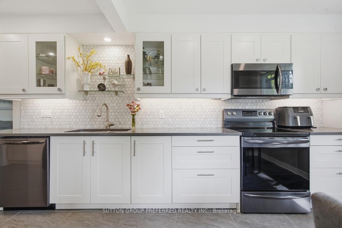 Photo 16 of 151 St Clair Crescent, London, South O — HOMEH