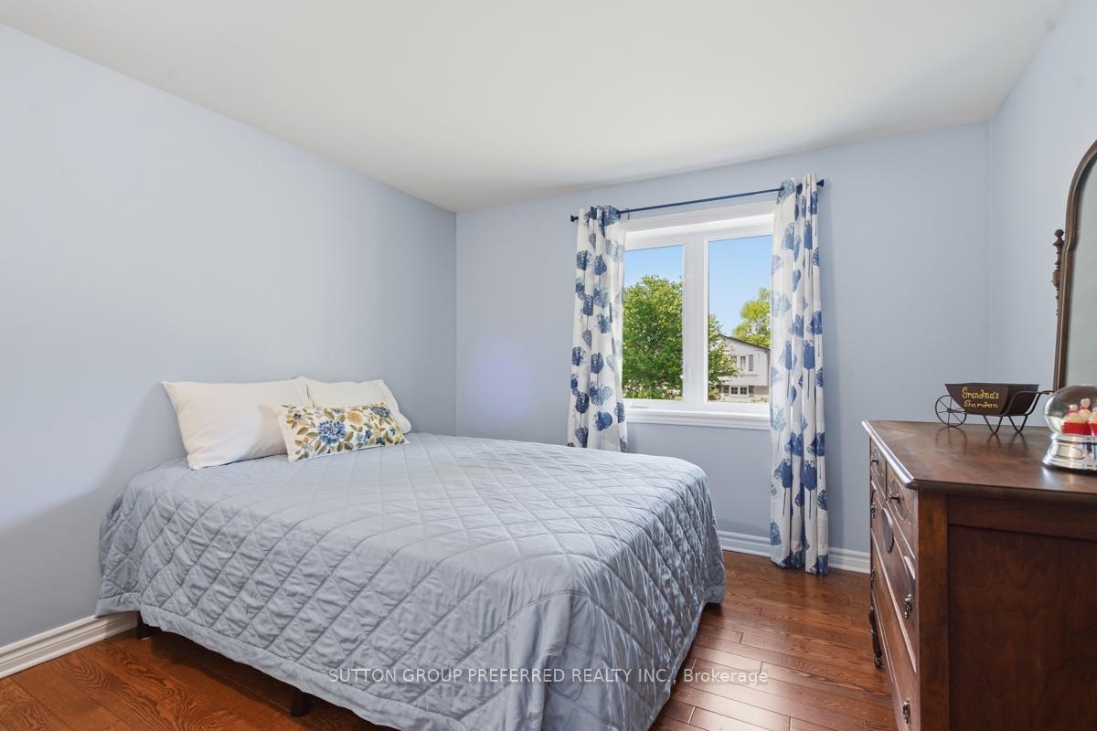 Photo 22 of 151 St Clair Crescent, London, South O — HOMEH