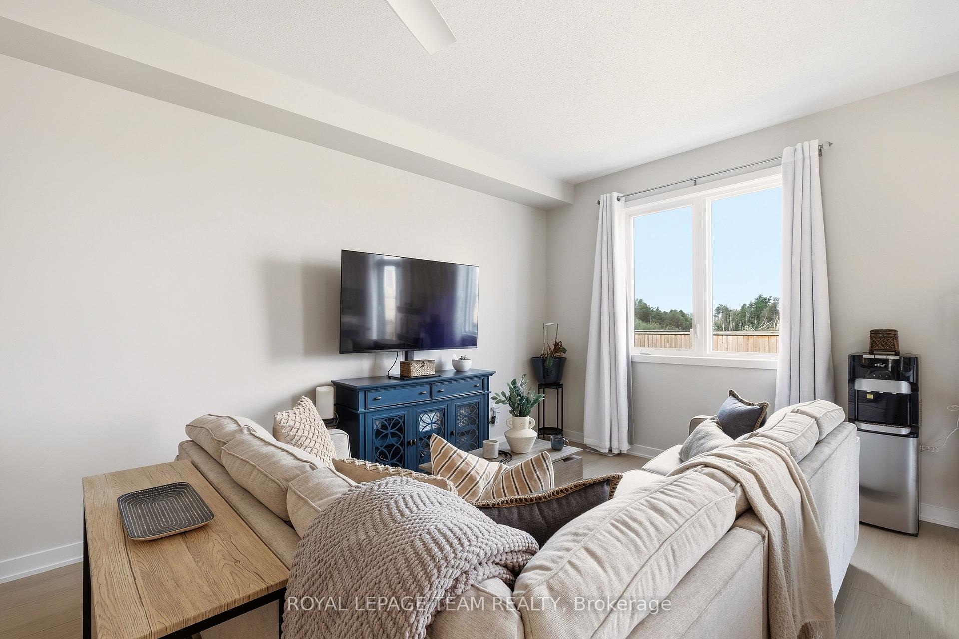 Photo 8 of 184 Robert Perry Street, North Grenville, North Grenville Twp (Kemptville South) — HOMEH